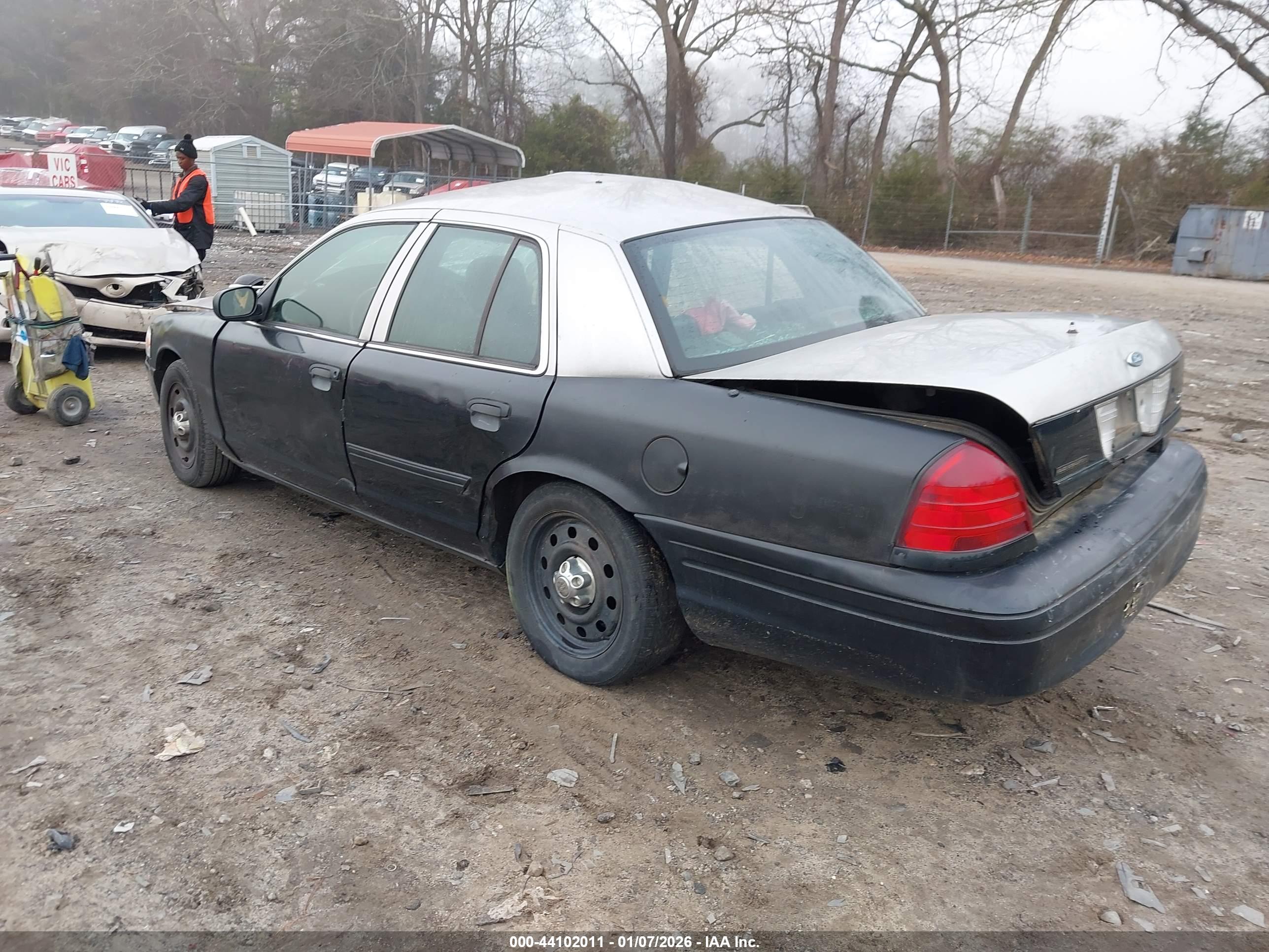 FORD CROWN image 3