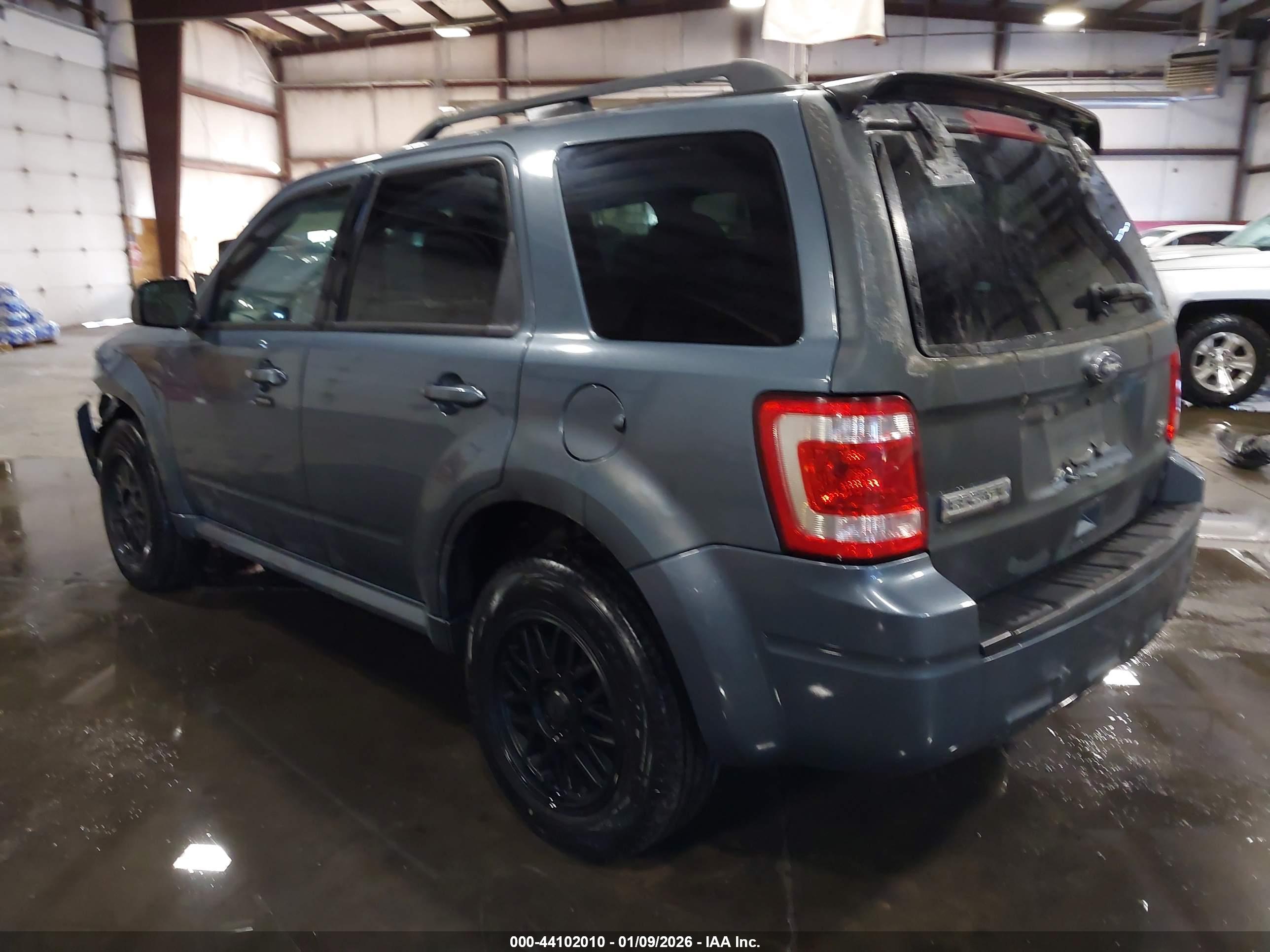 FORD ESCAPE image 3