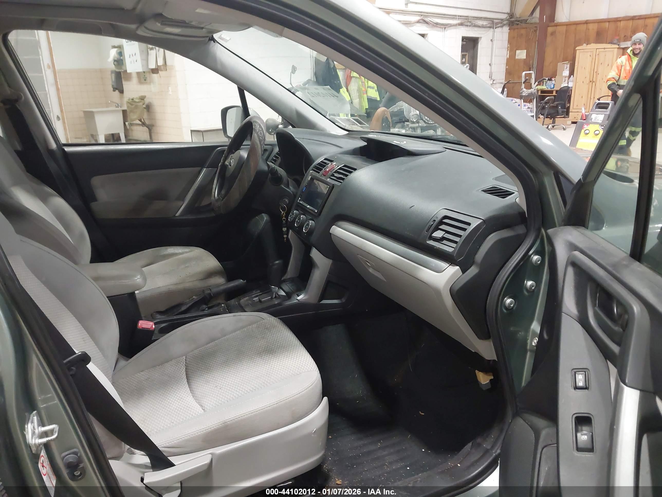 SUBARU FORESTER image 5