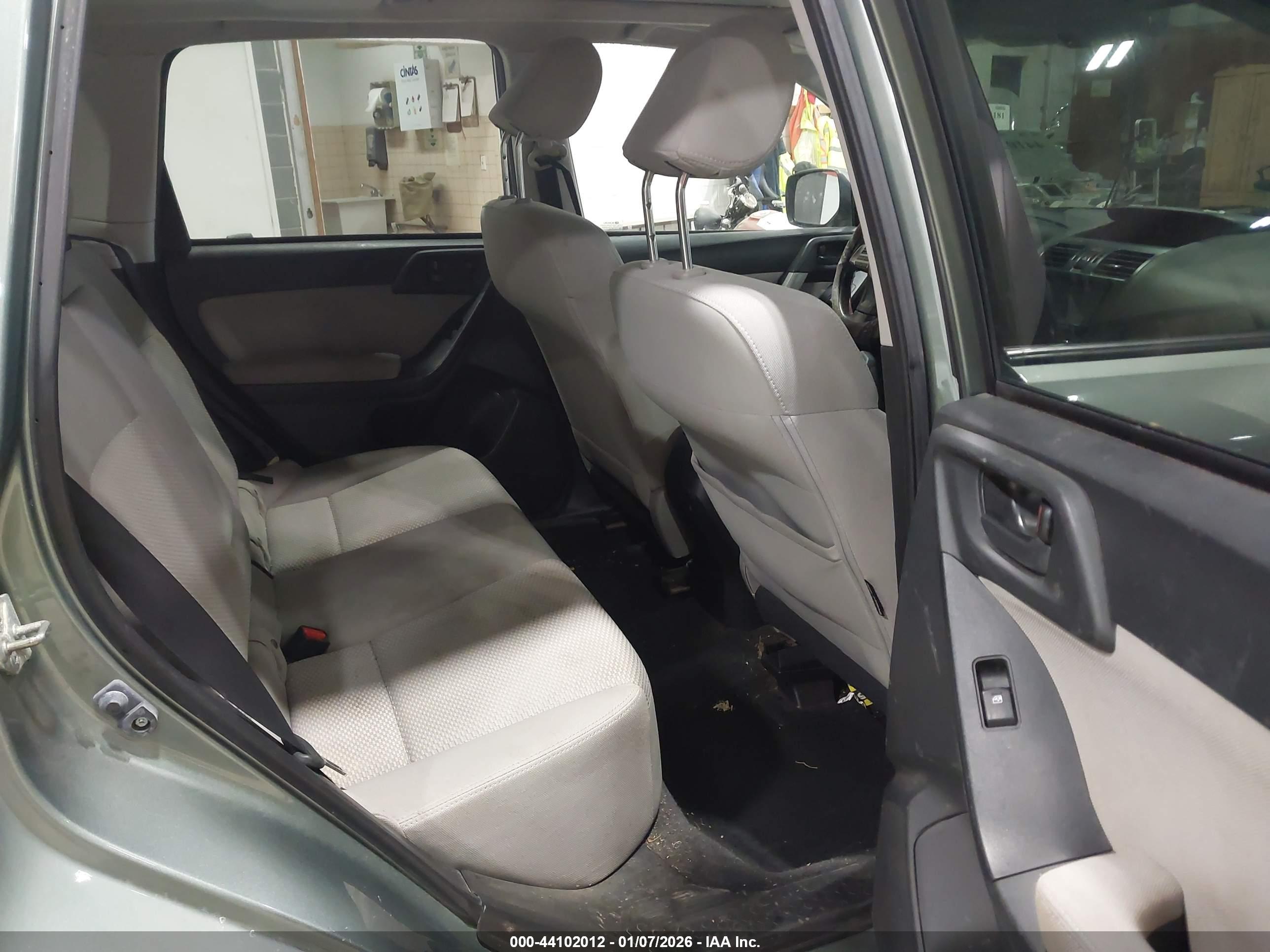SUBARU FORESTER image 8