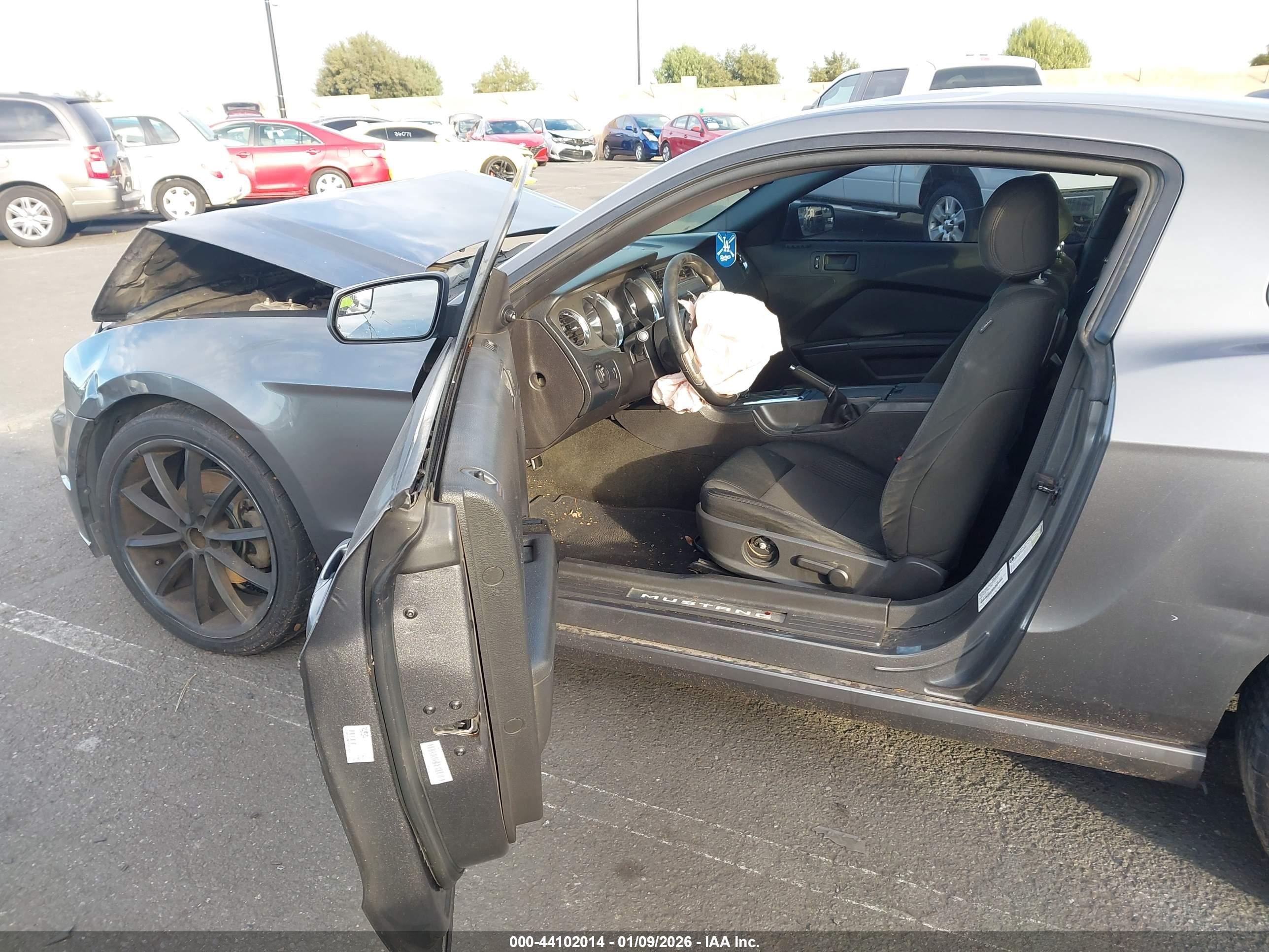 FORD MUSTANG image 5