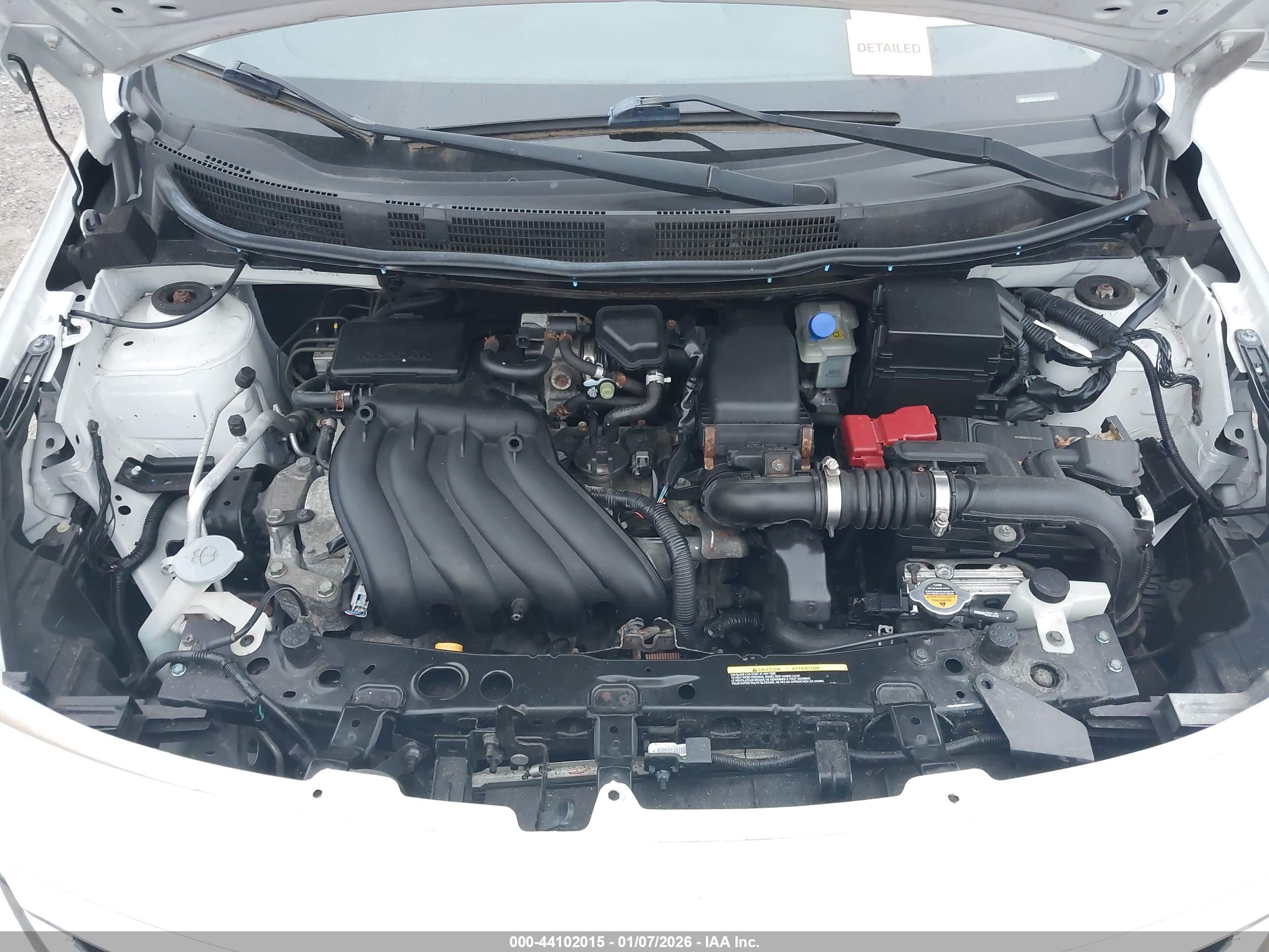 NISSAN VERSA image 10