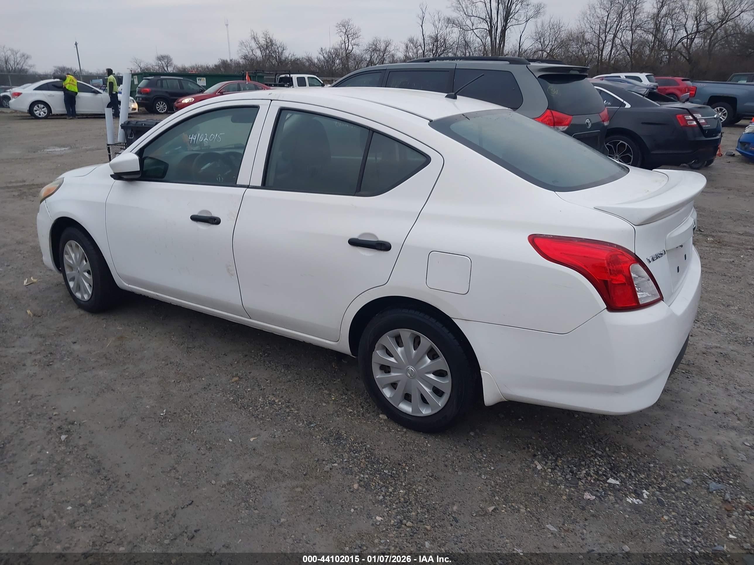 NISSAN VERSA image 3