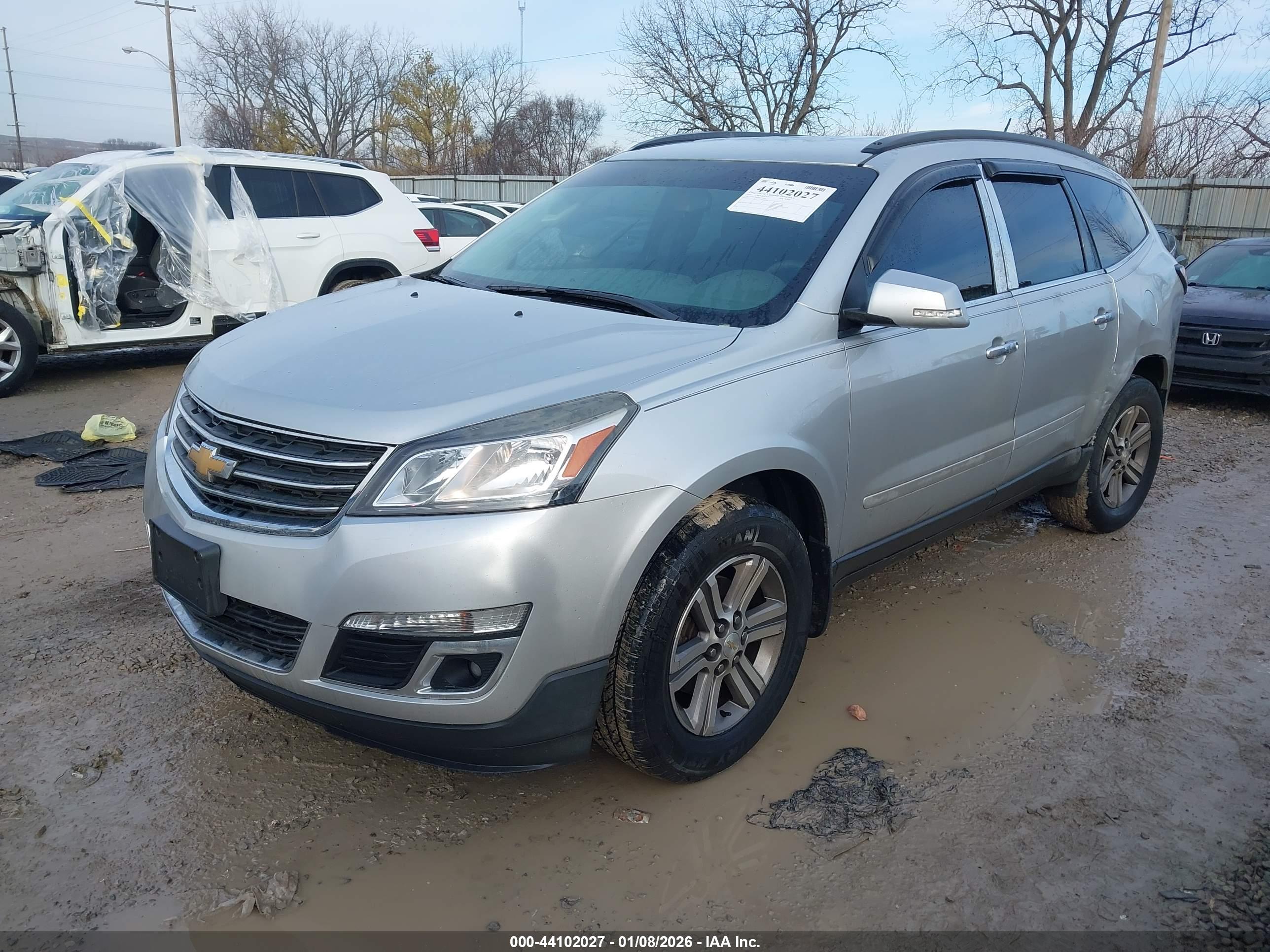 CHEVROLET TRAVERSE image 2