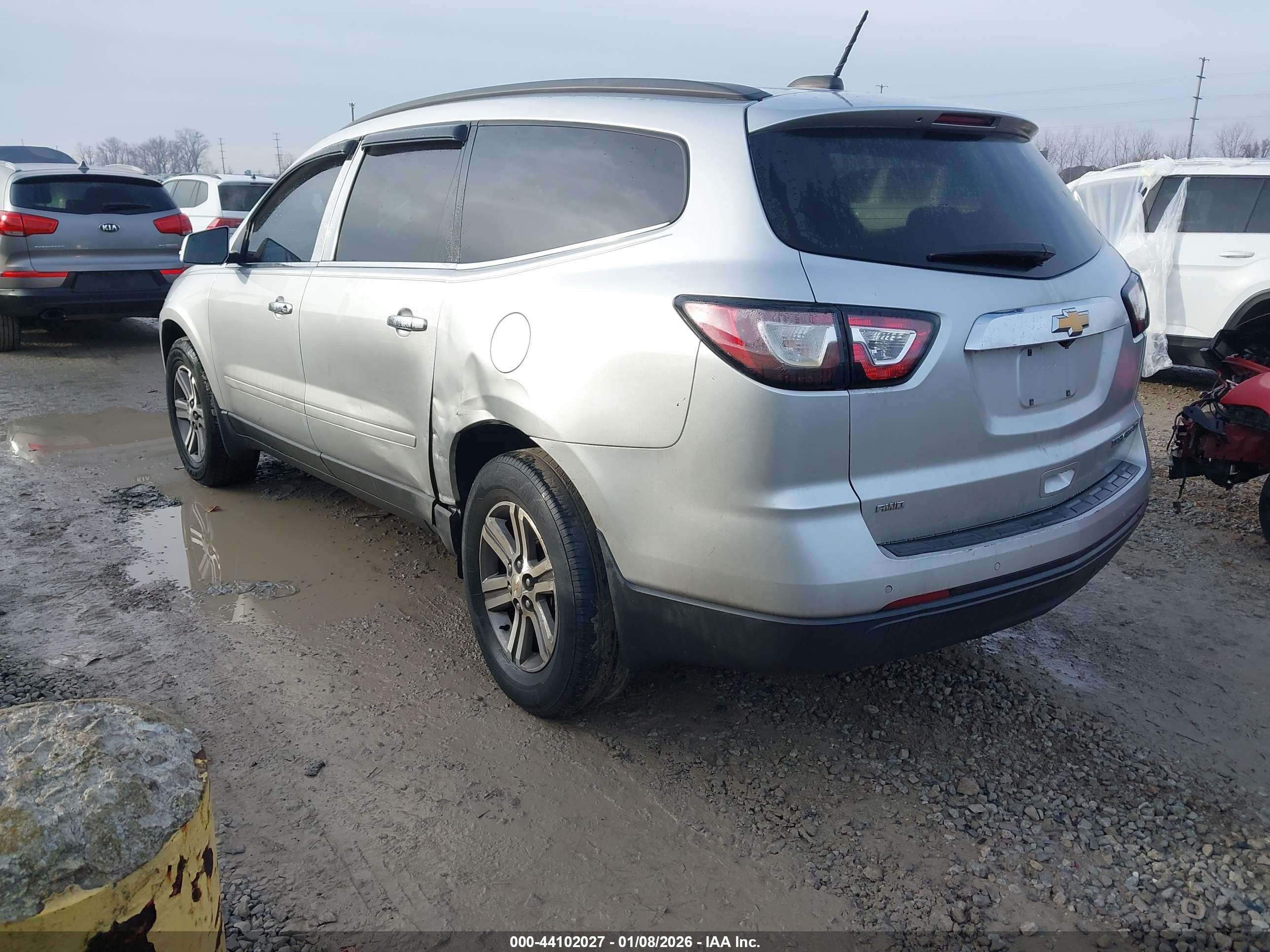 CHEVROLET TRAVERSE image 3