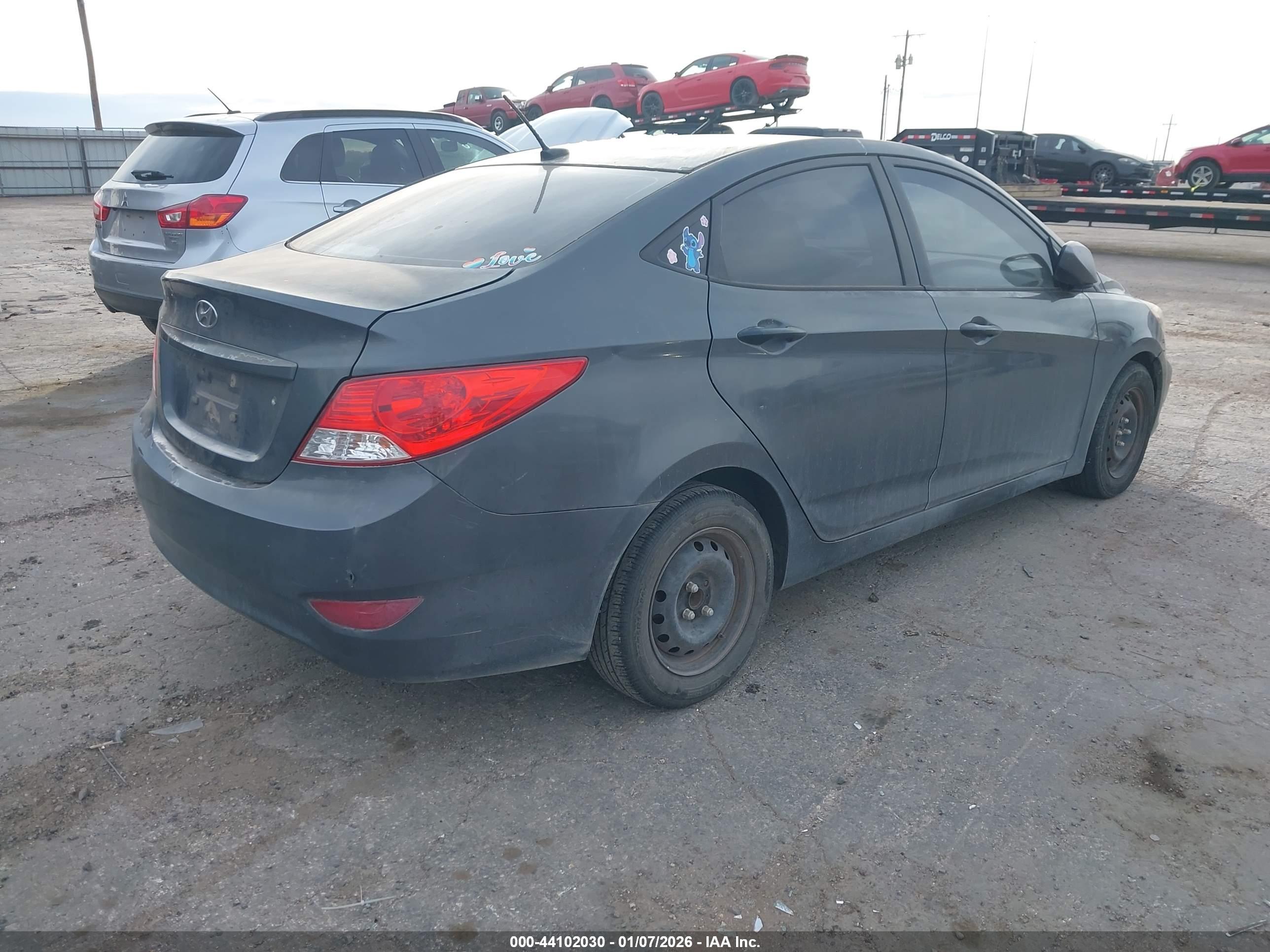 HYUNDAI ACCENT image 4