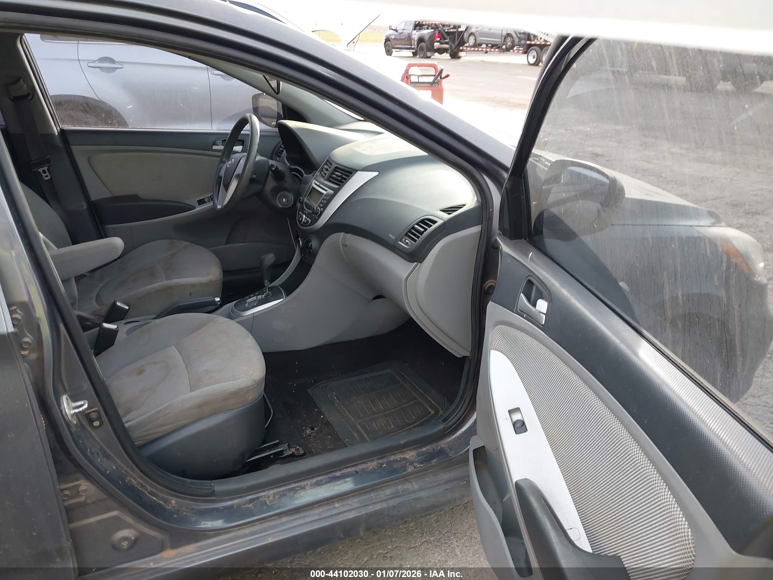 HYUNDAI ACCENT image 5
