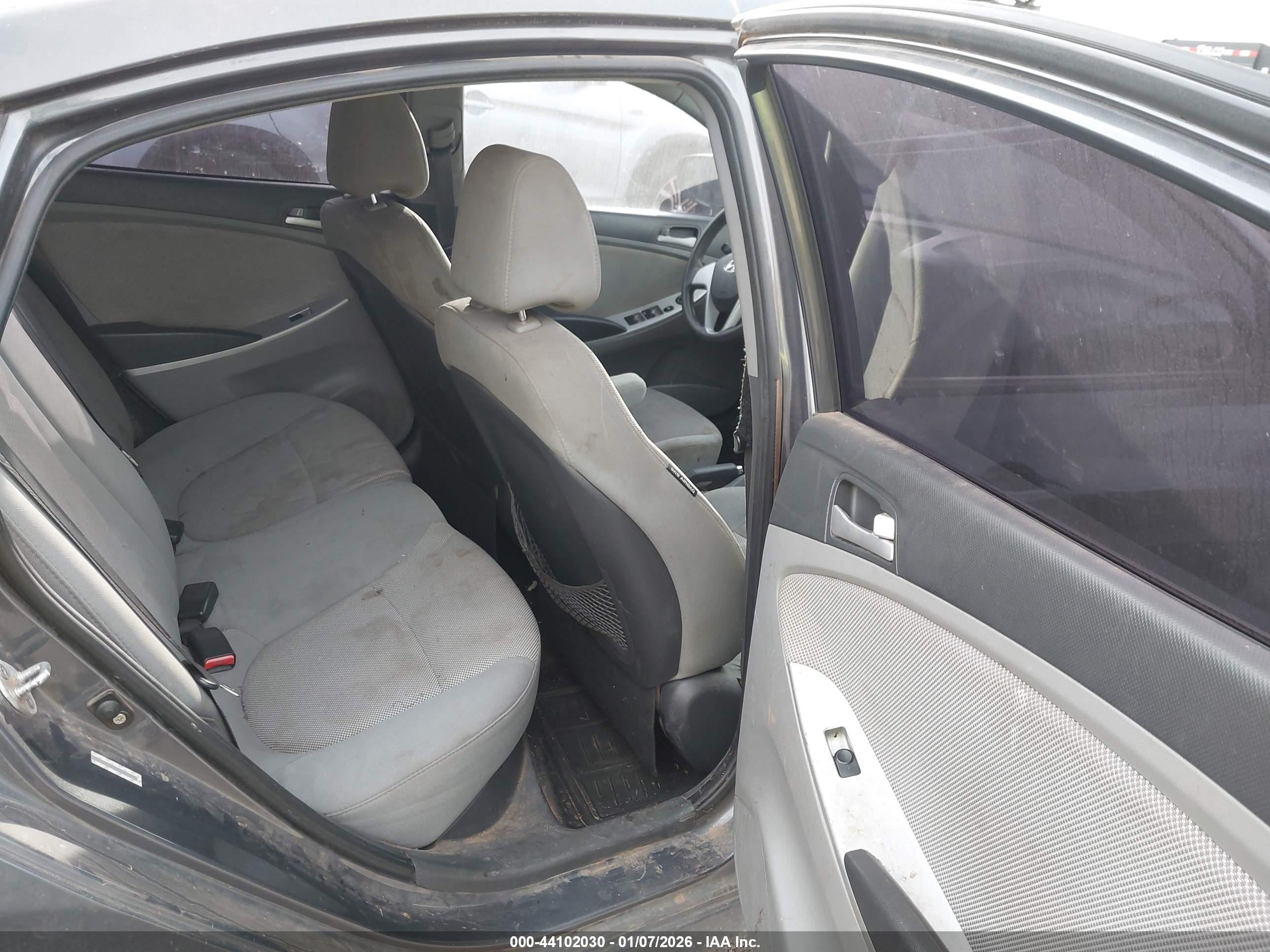 HYUNDAI ACCENT image 8