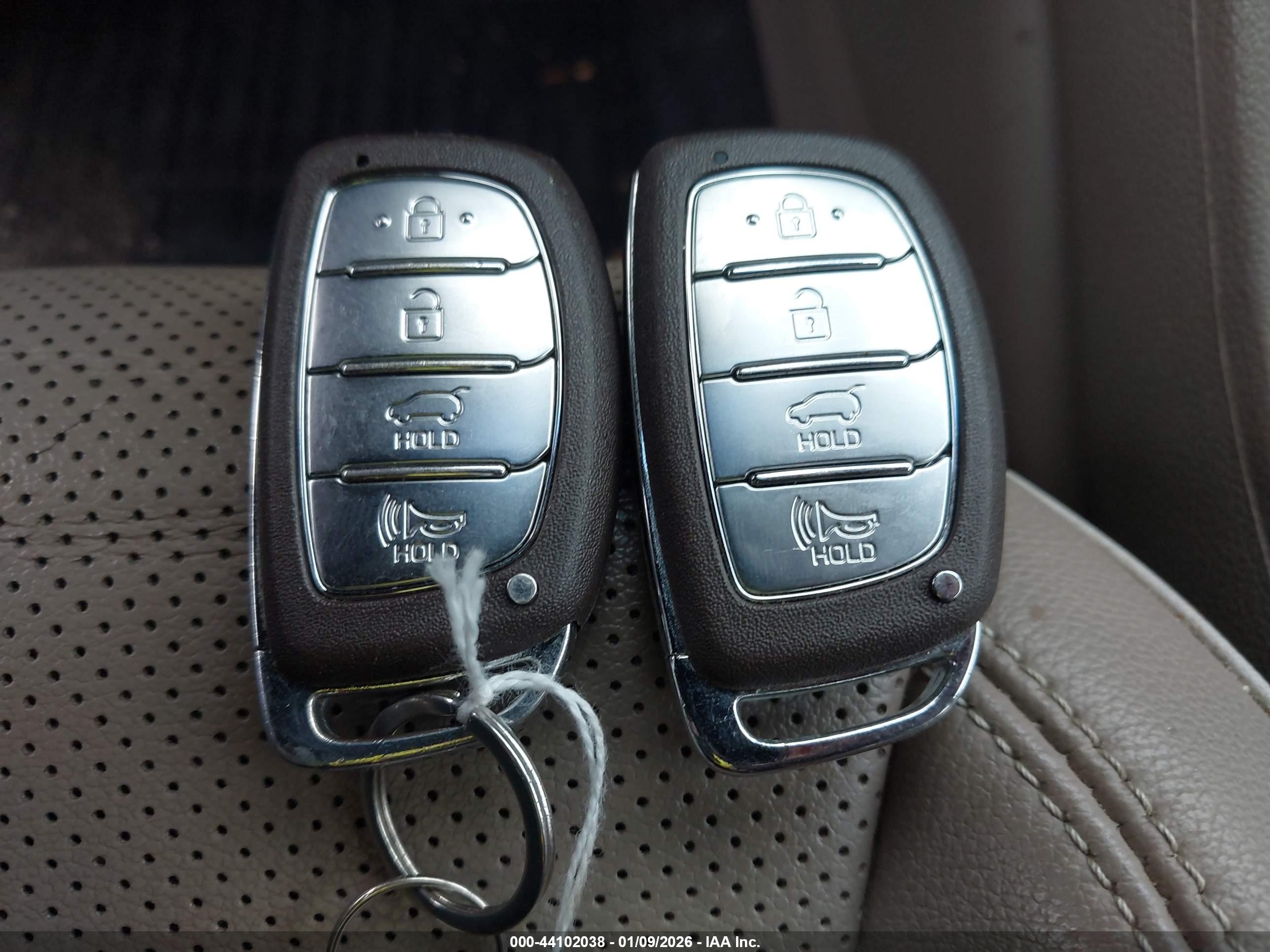 HYUNDAI TUCSON image 11