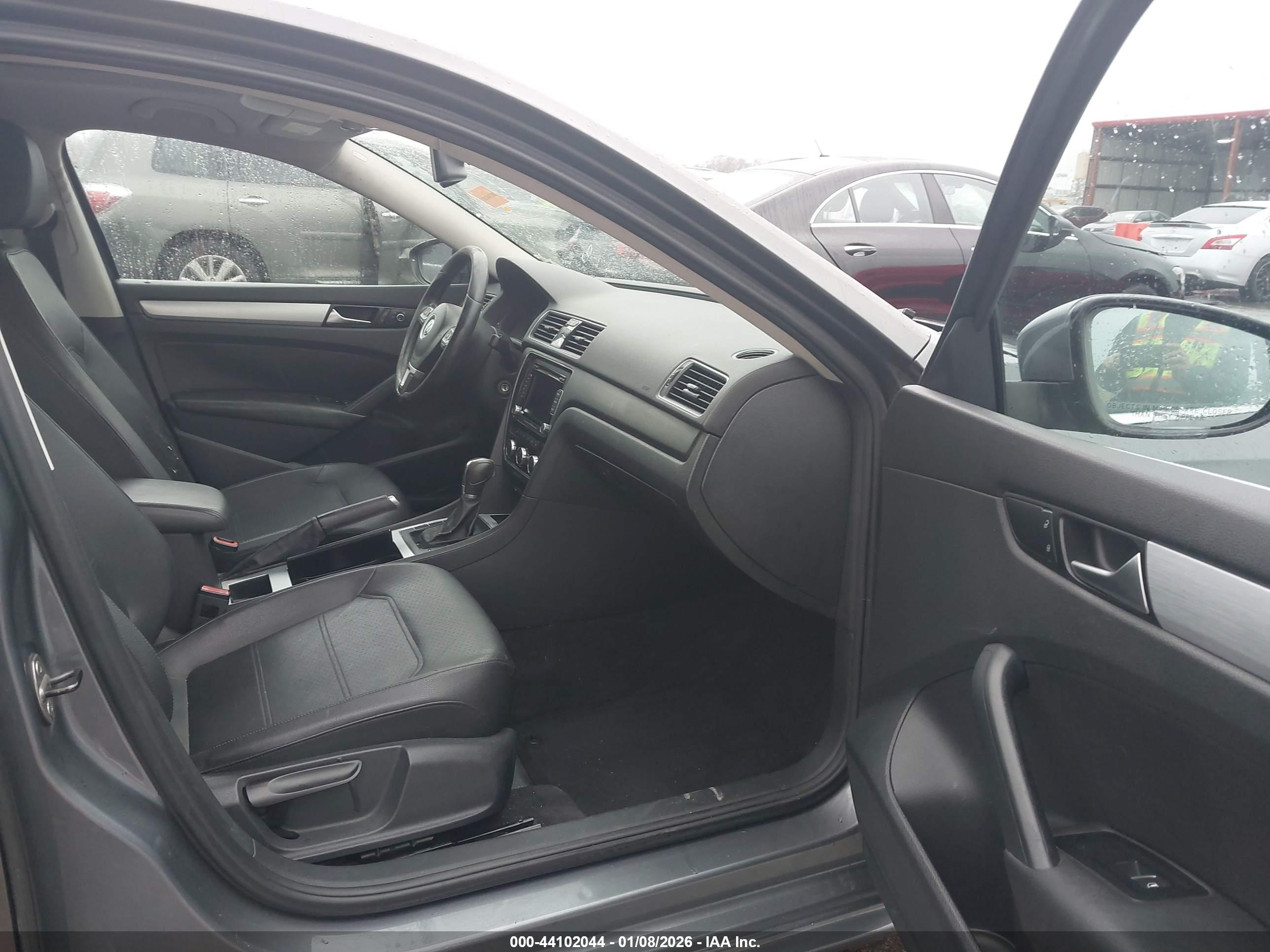 VOLKSWAGEN PASSAT image 5