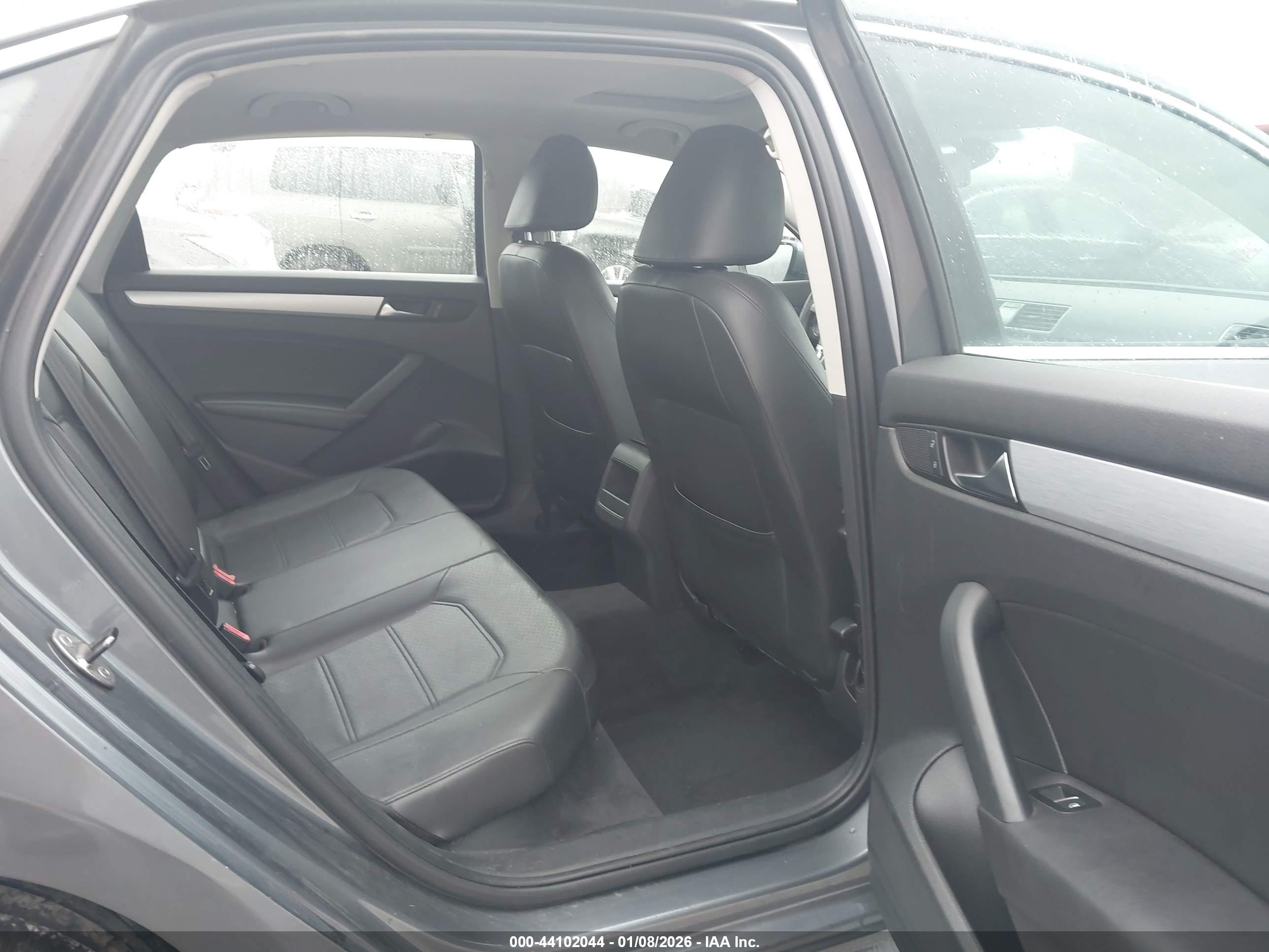 VOLKSWAGEN PASSAT image 8