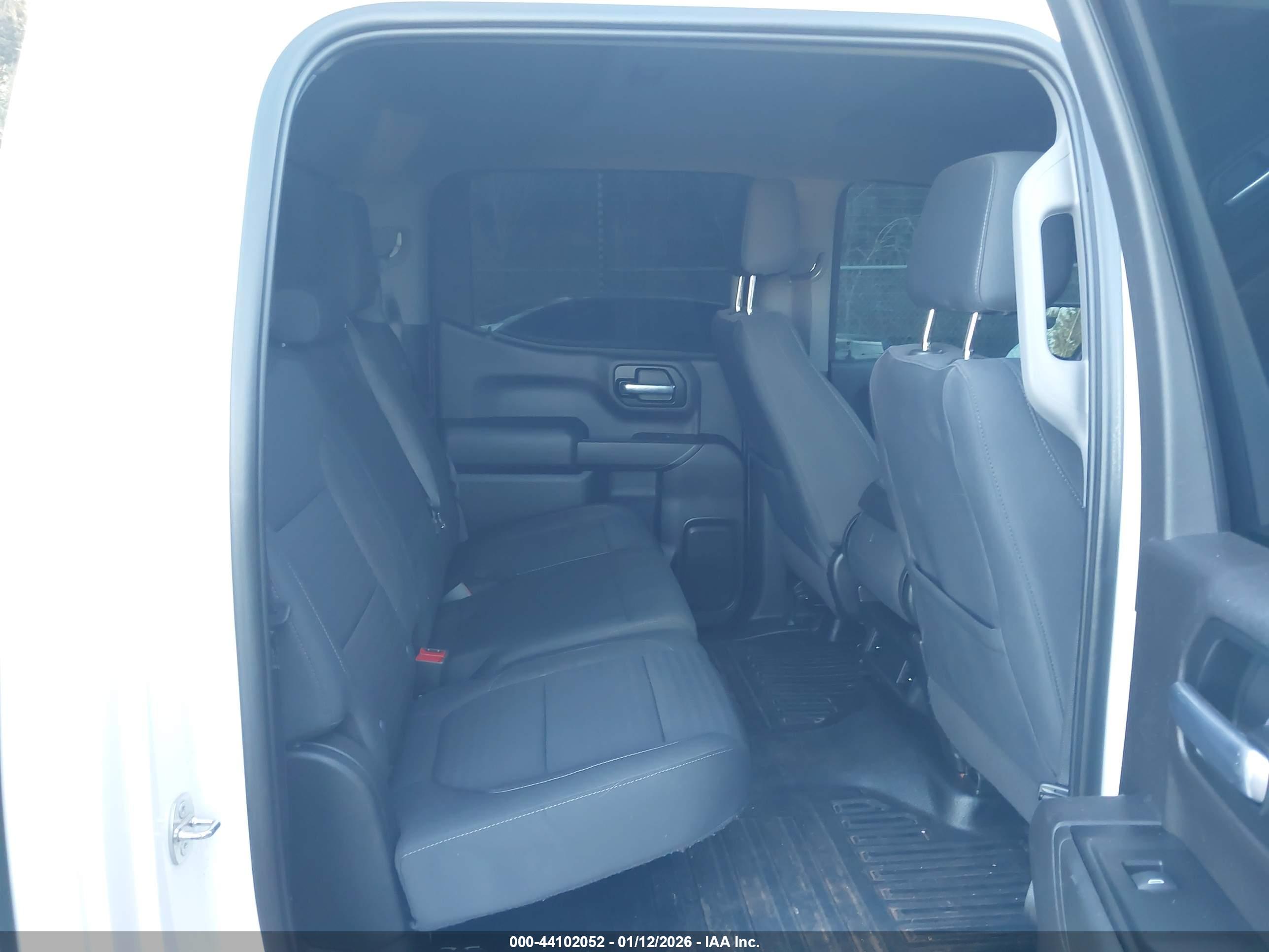 GMC SIERRA image 8