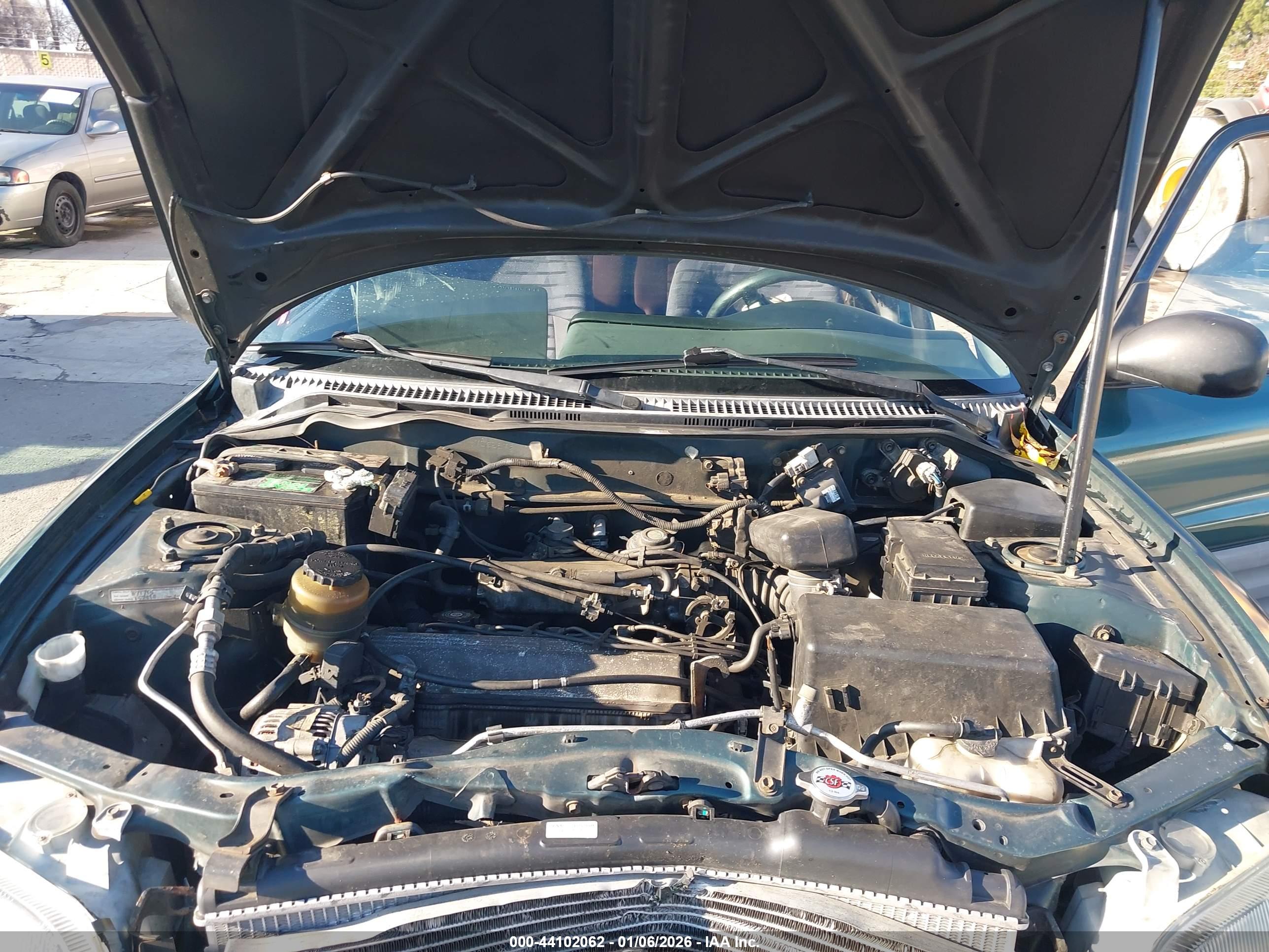 TOYOTA RAV4 image 10