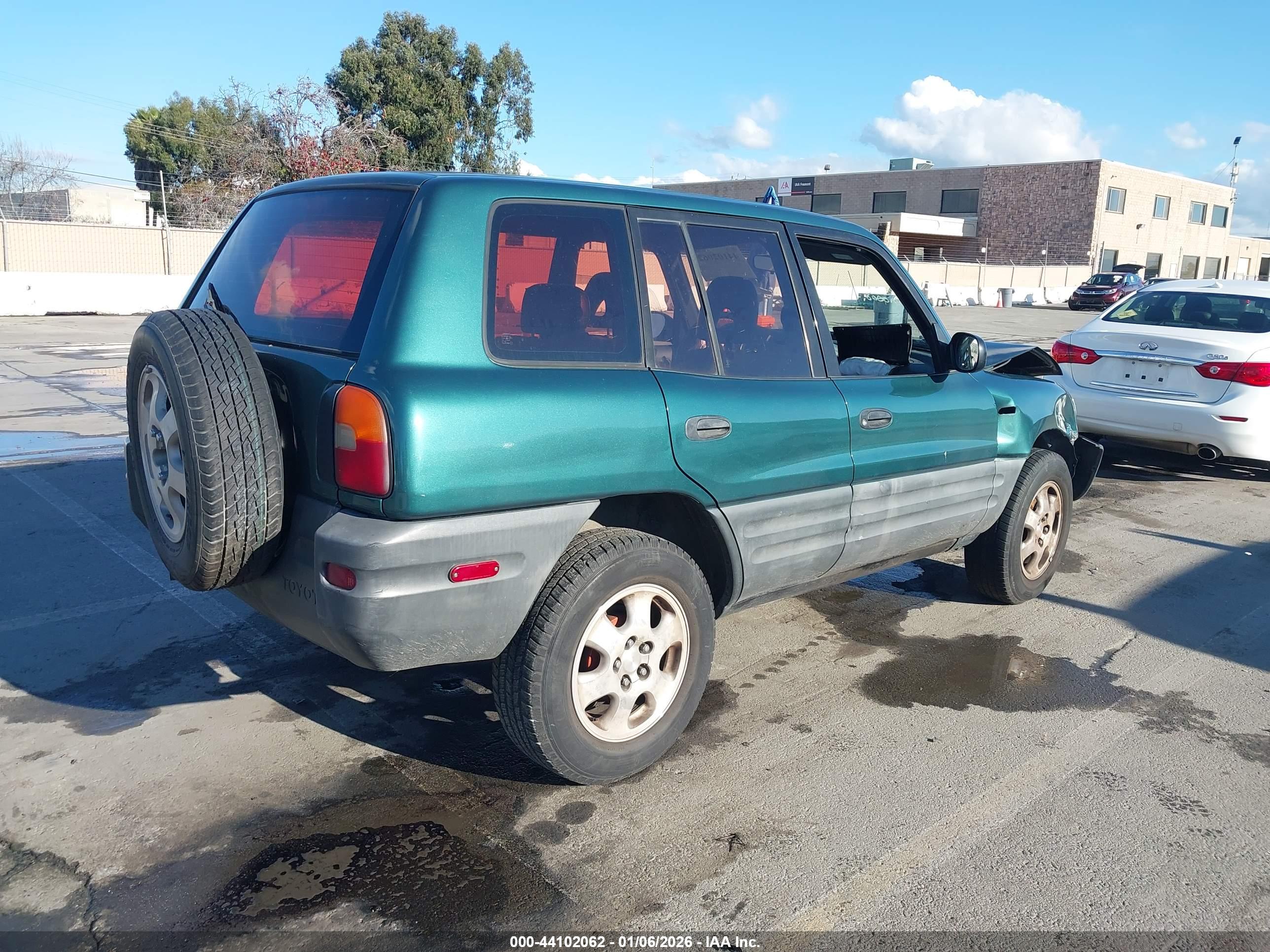 TOYOTA RAV4 image 4