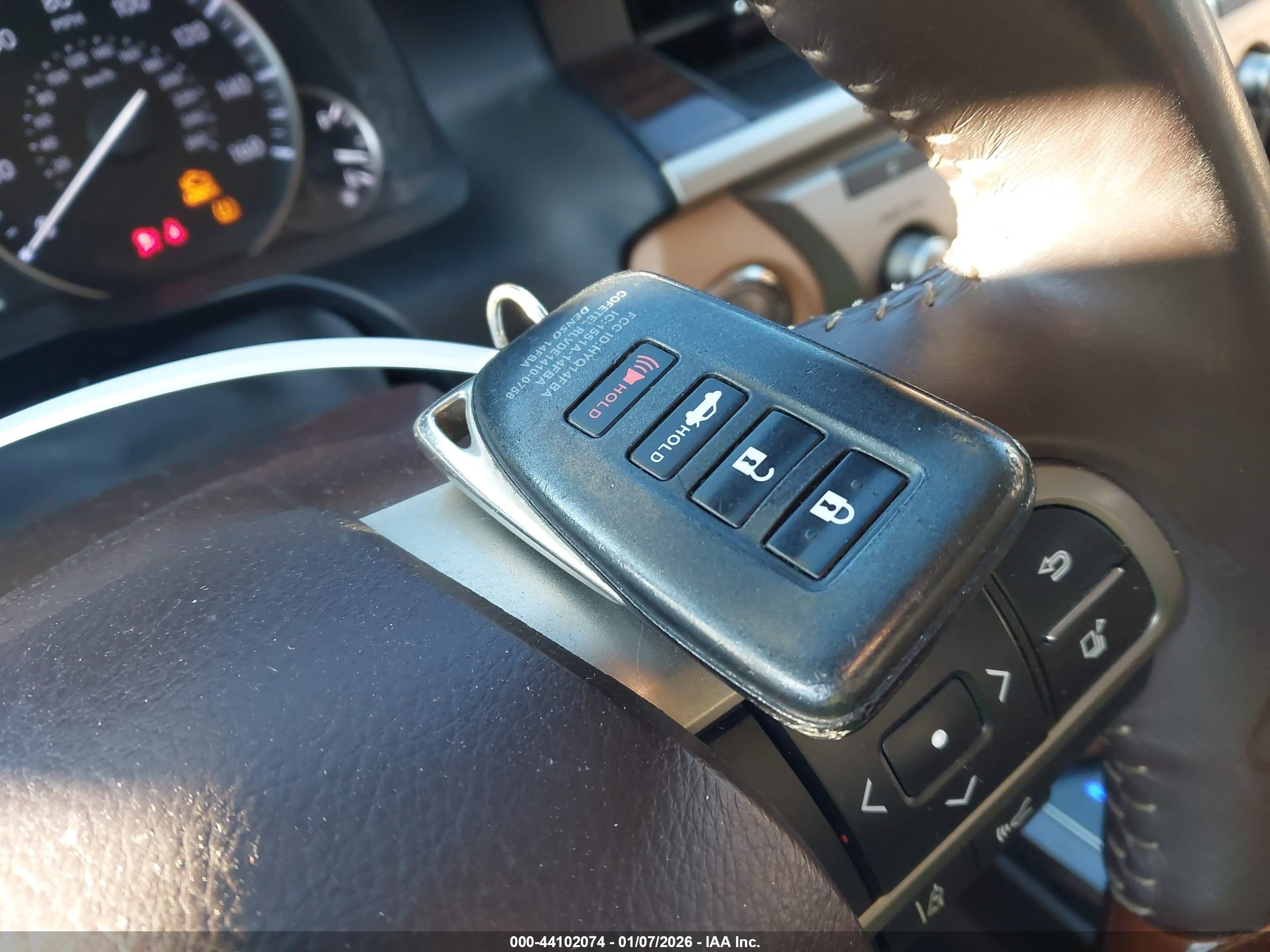 LEXUS ES image 11