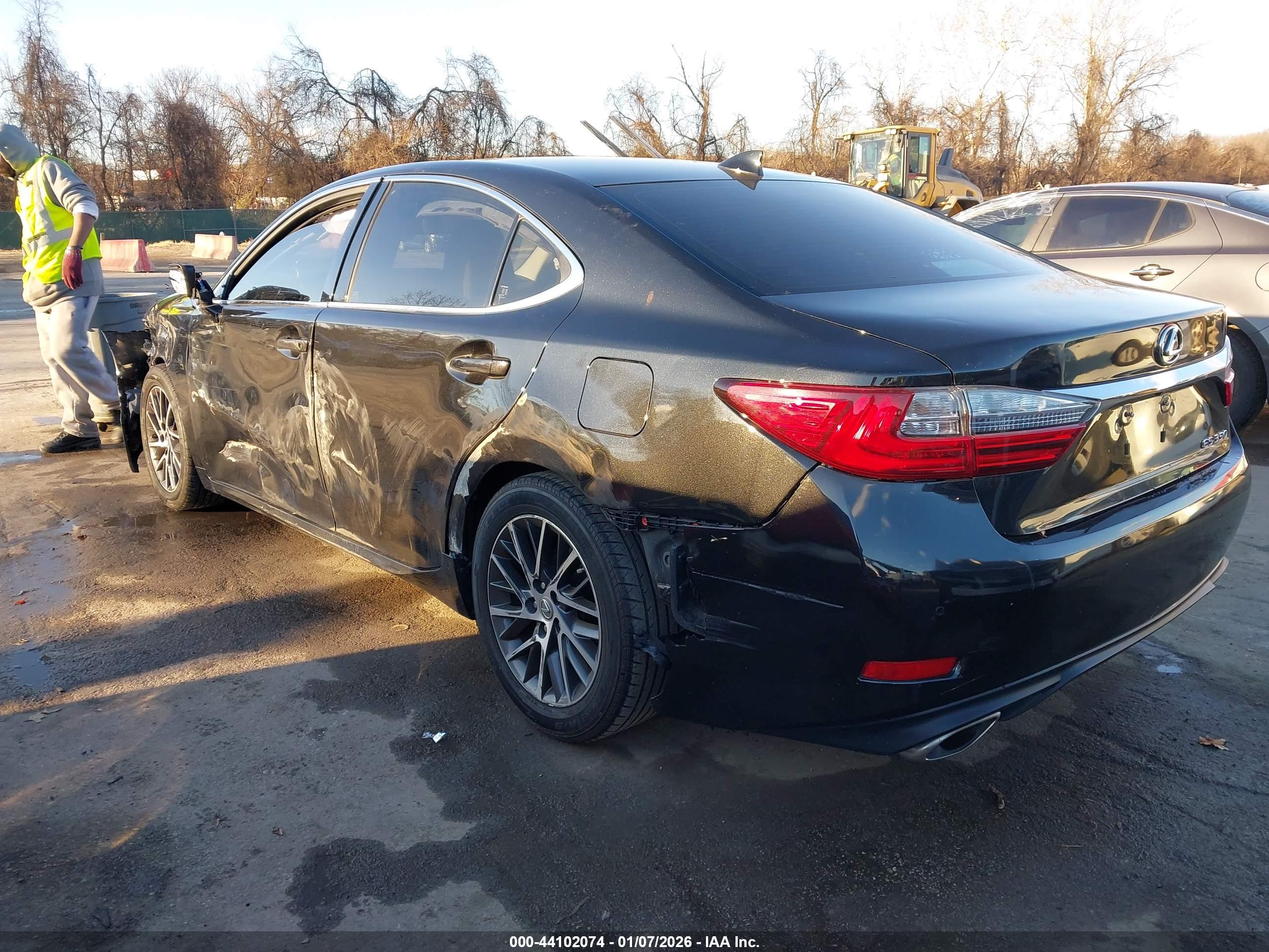 LEXUS ES image 3