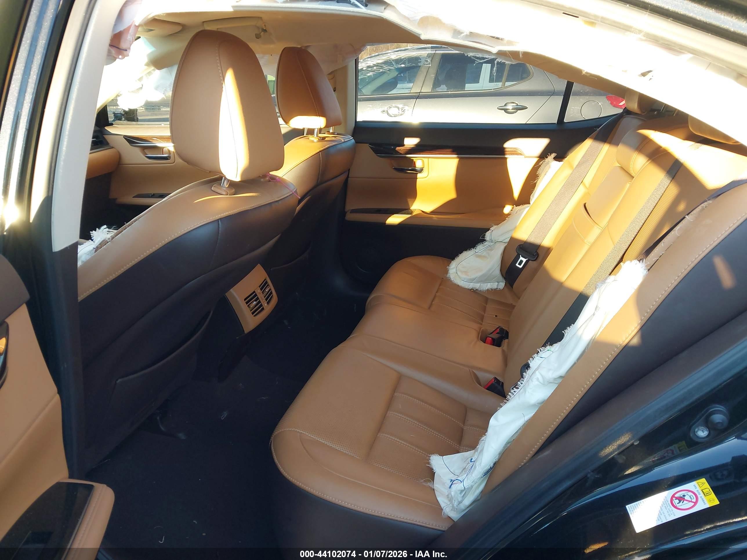 LEXUS ES image 8