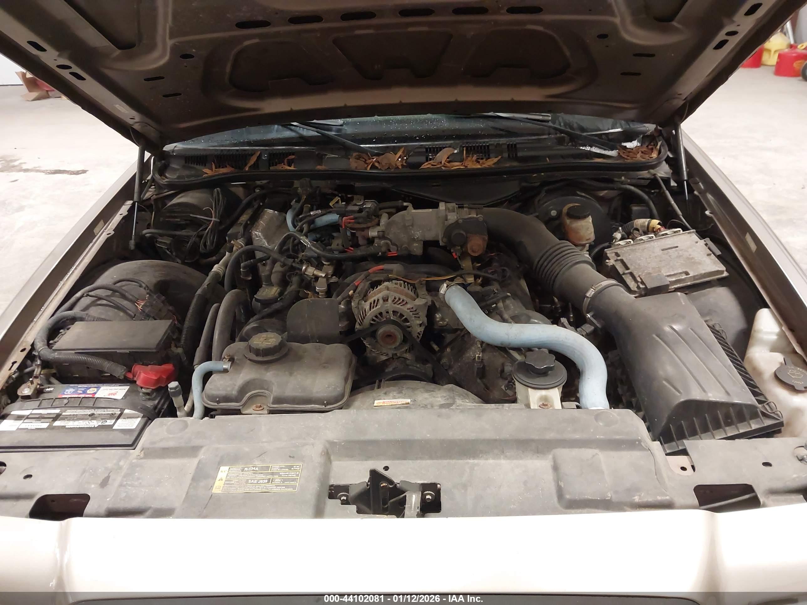 FORD CROWN image 10