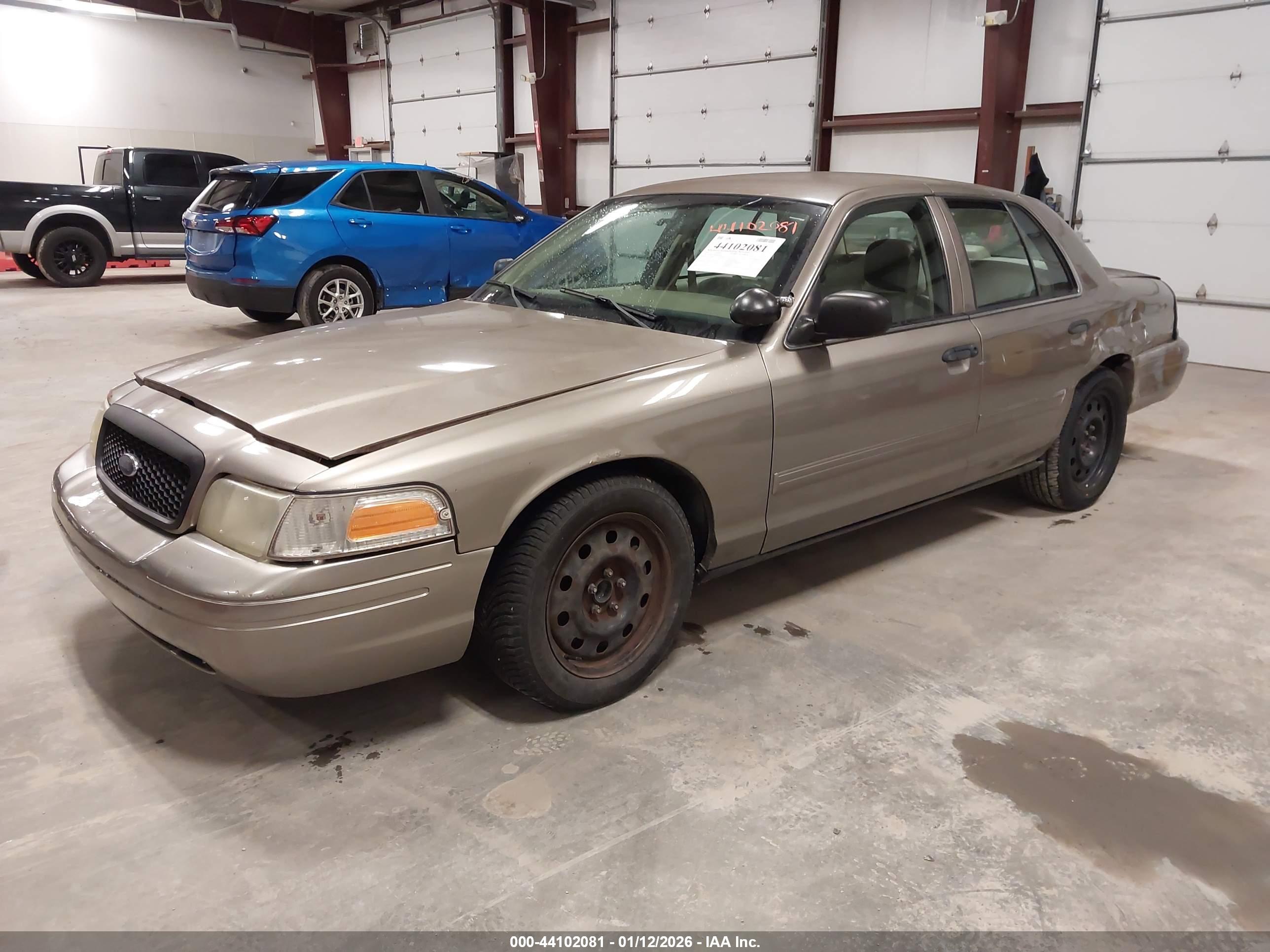 FORD CROWN image 2