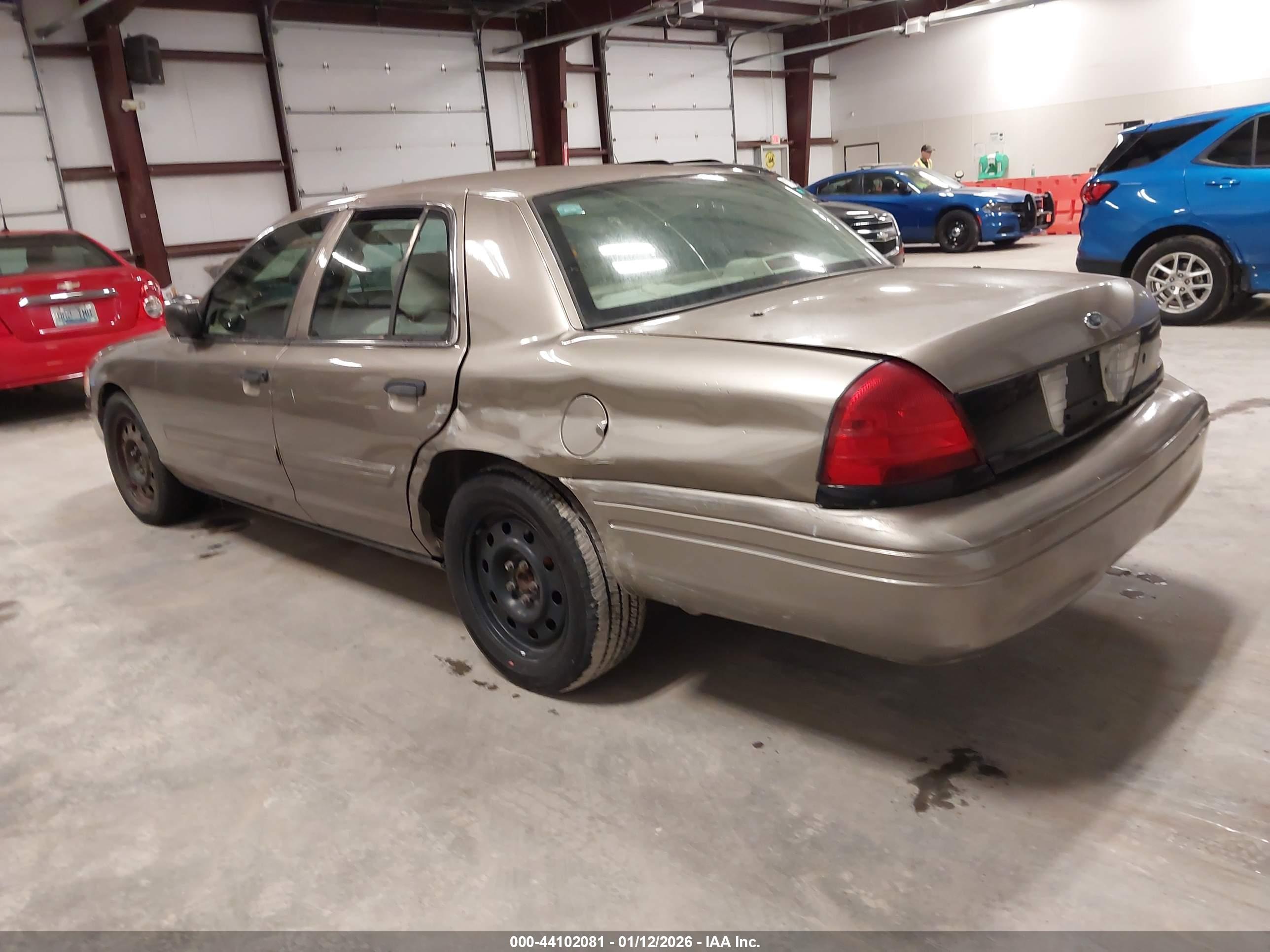 FORD CROWN image 3