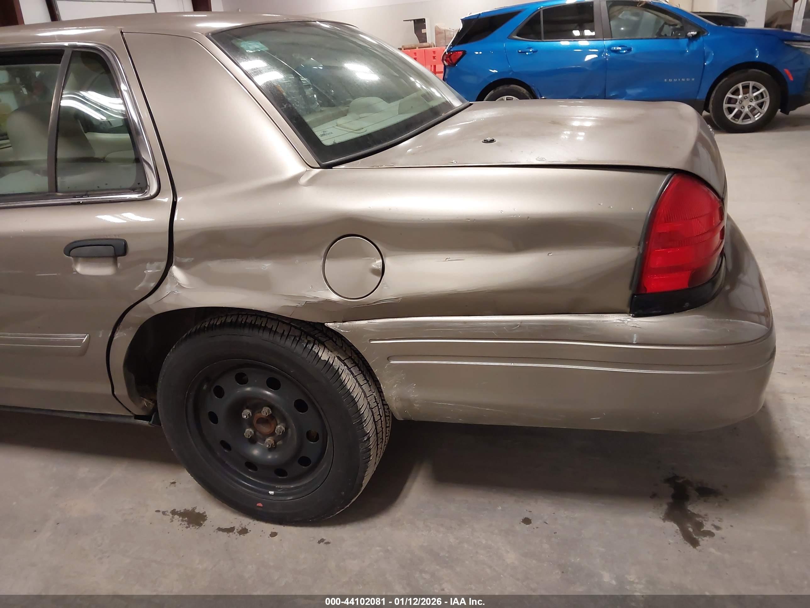 FORD CROWN image 6