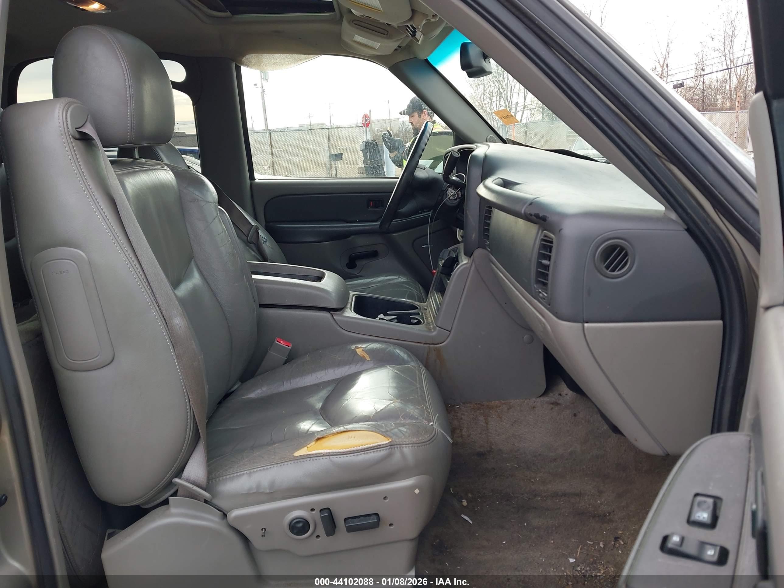 CHEVROLET TAHOE image 5