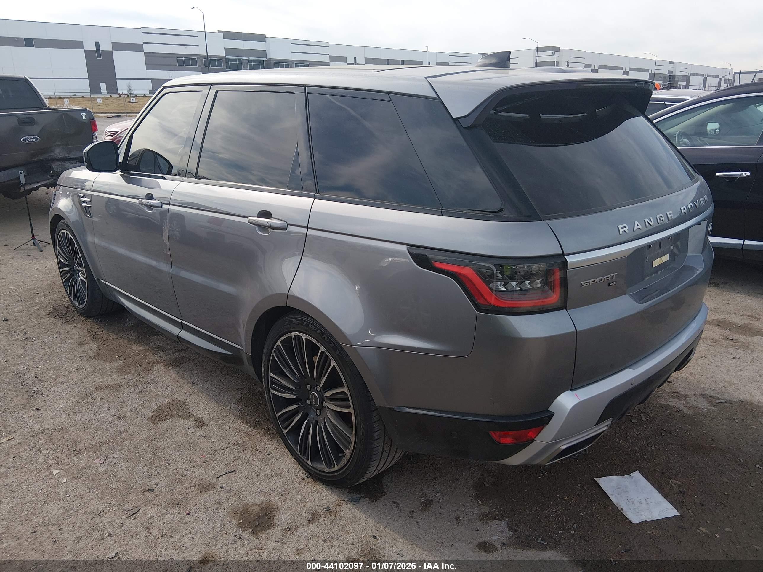 LAND ROVER image 3