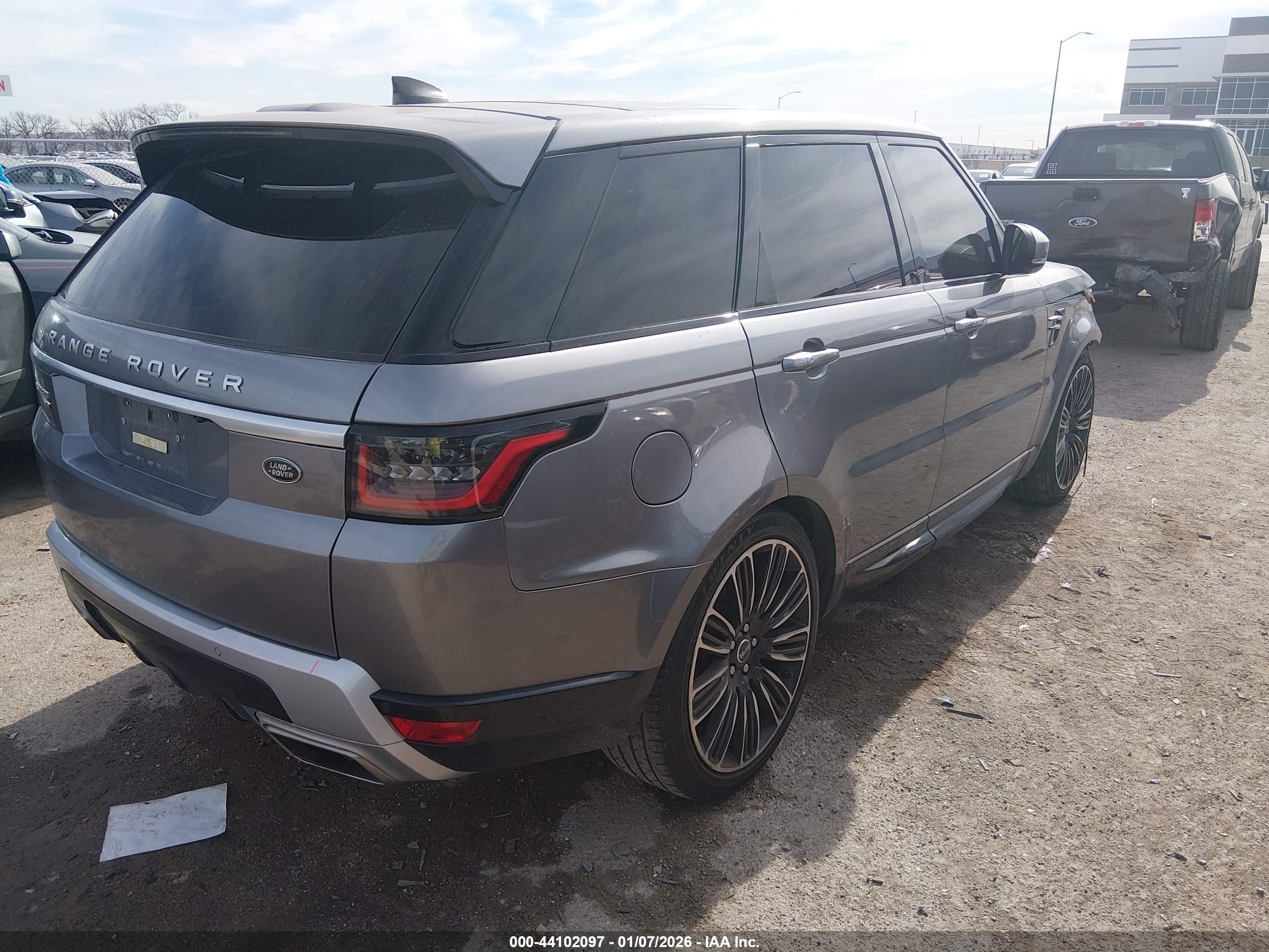 LAND ROVER image 4