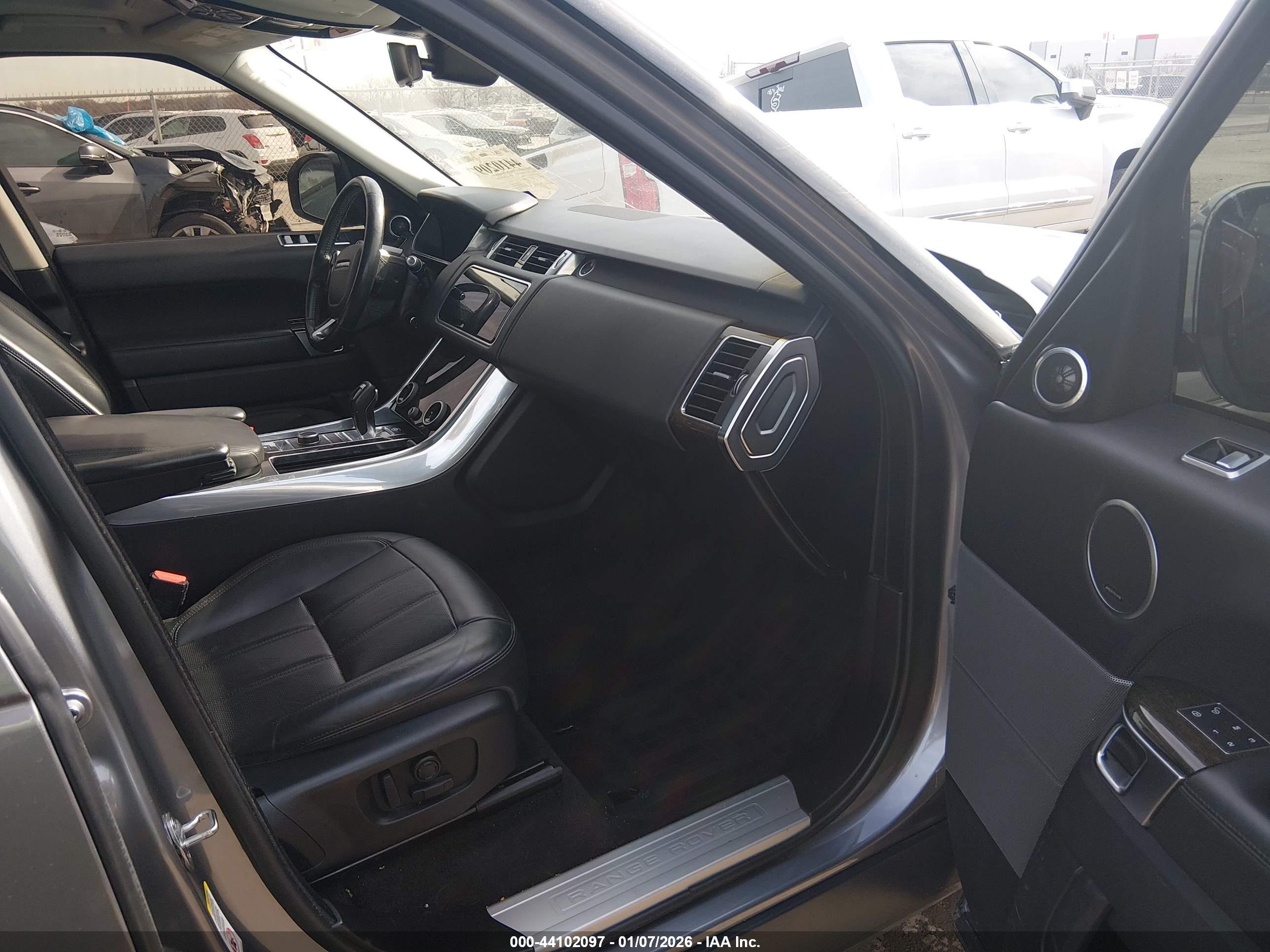 LAND ROVER image 5