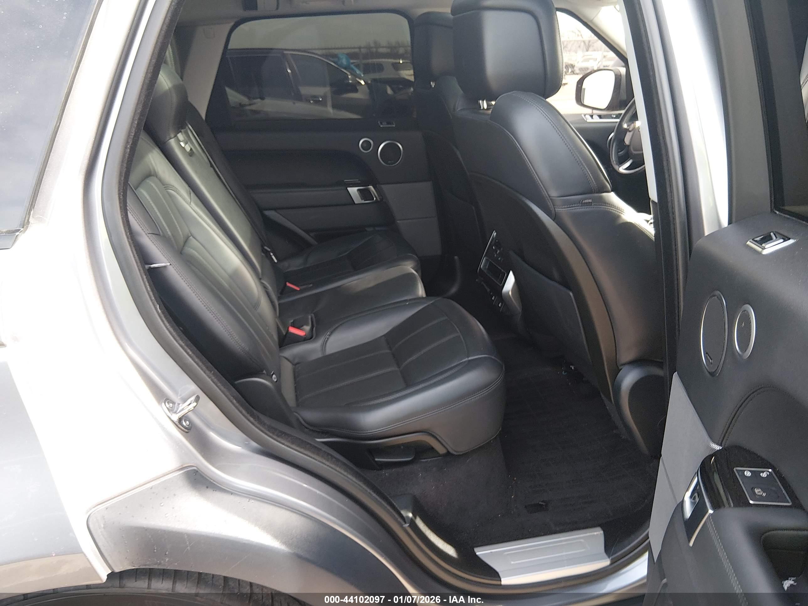 LAND ROVER image 8