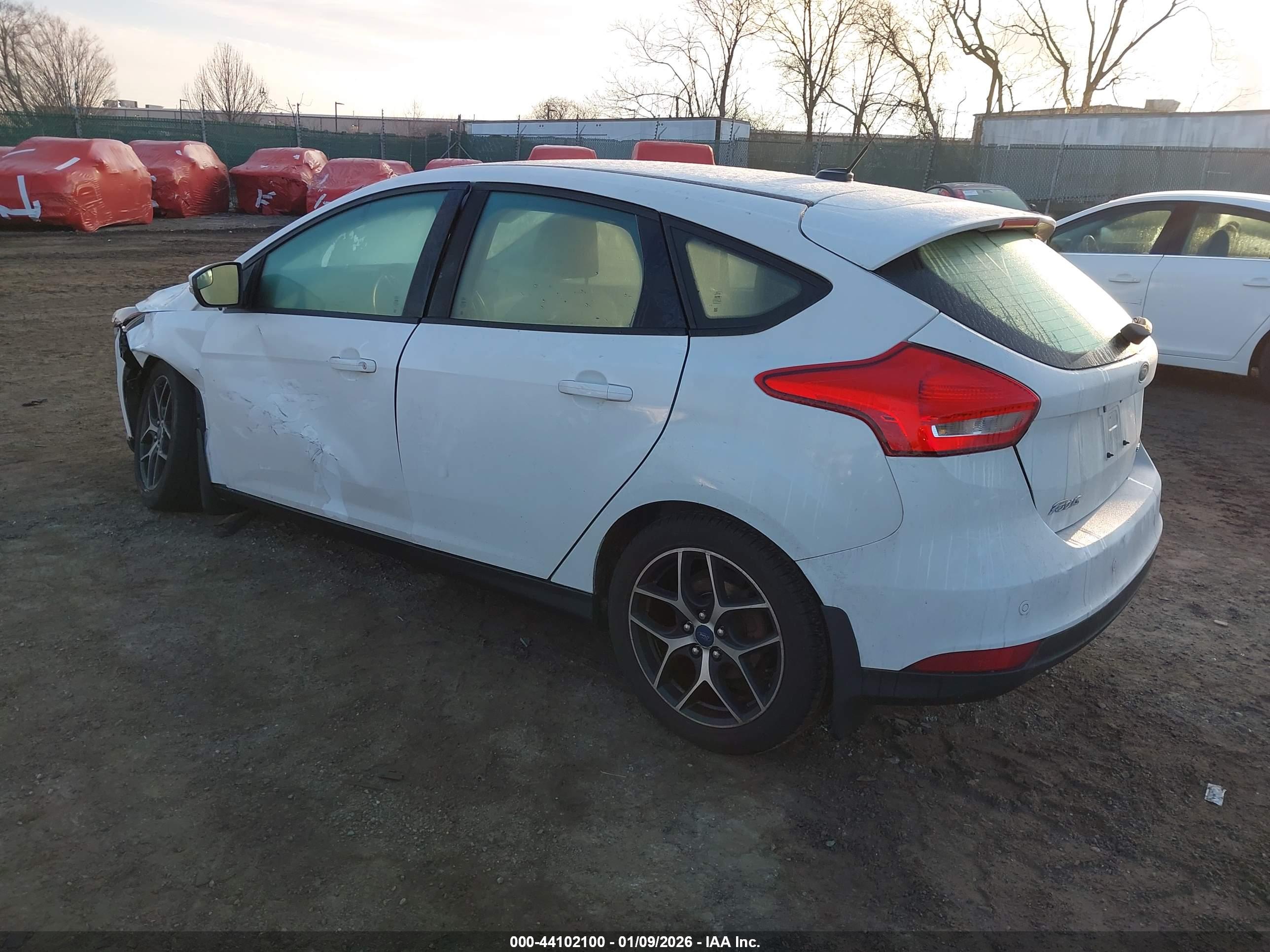 FORD FOCUS image 3