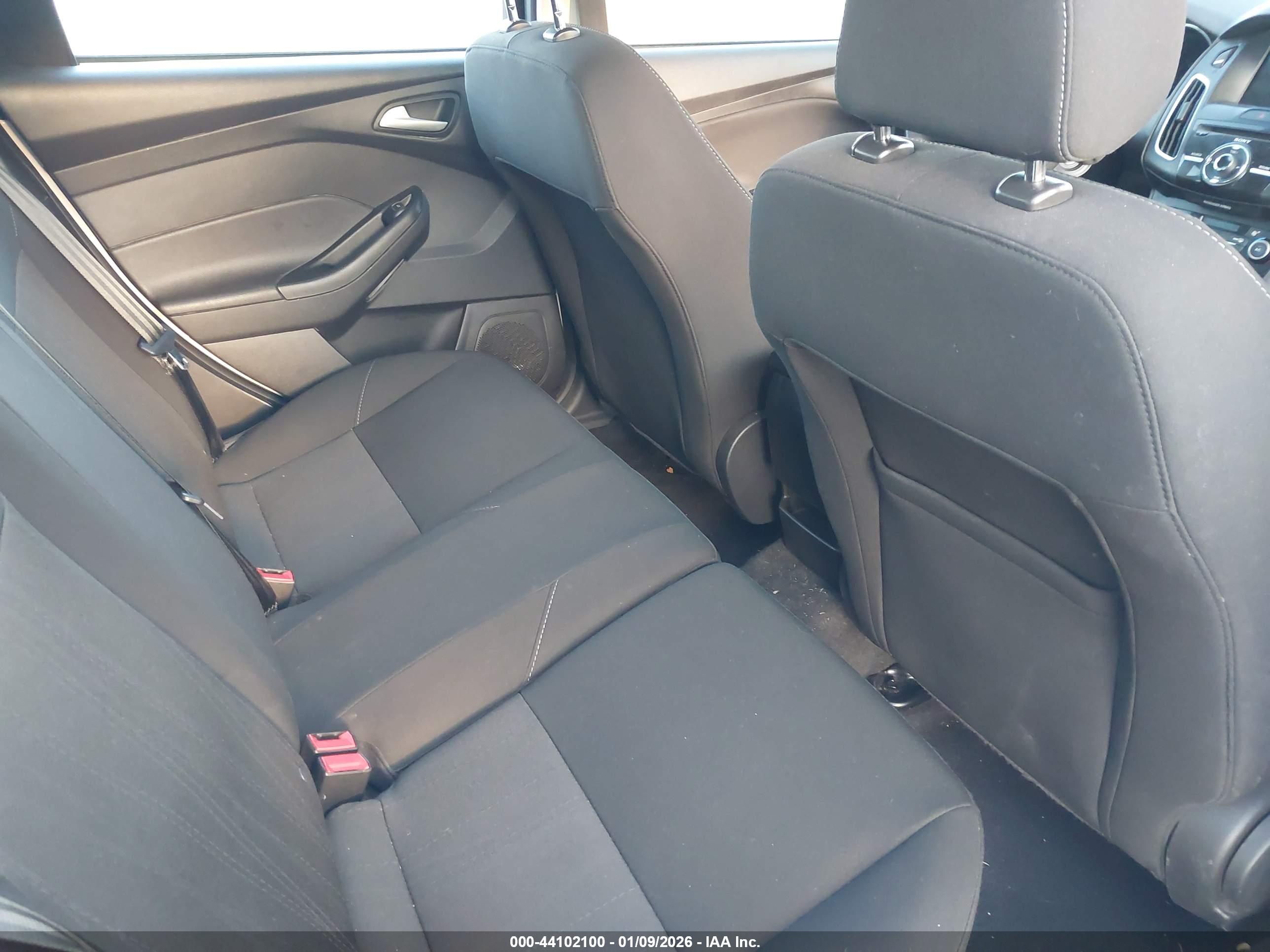 FORD FOCUS image 8