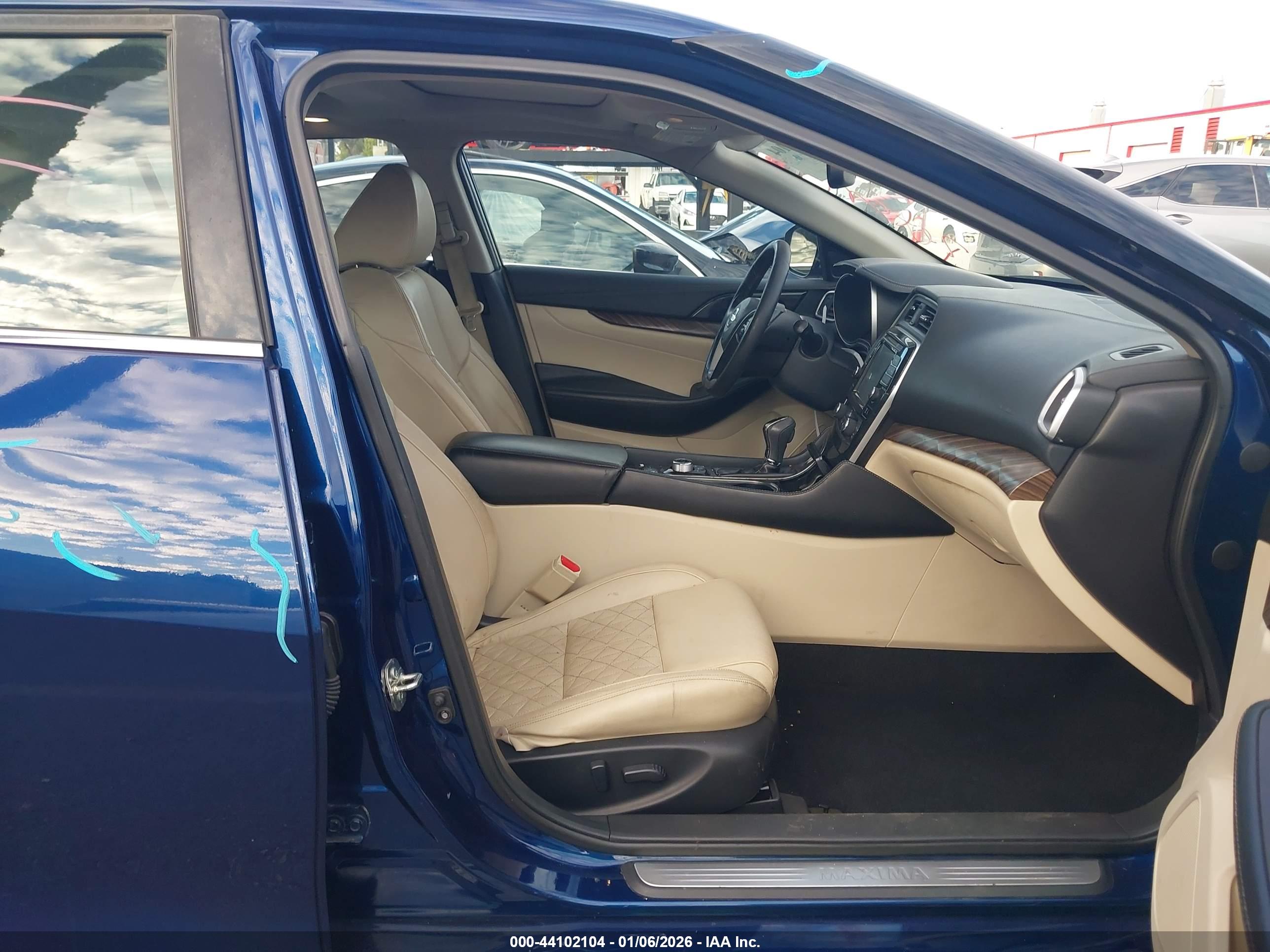 NISSAN MAXIMA image 5