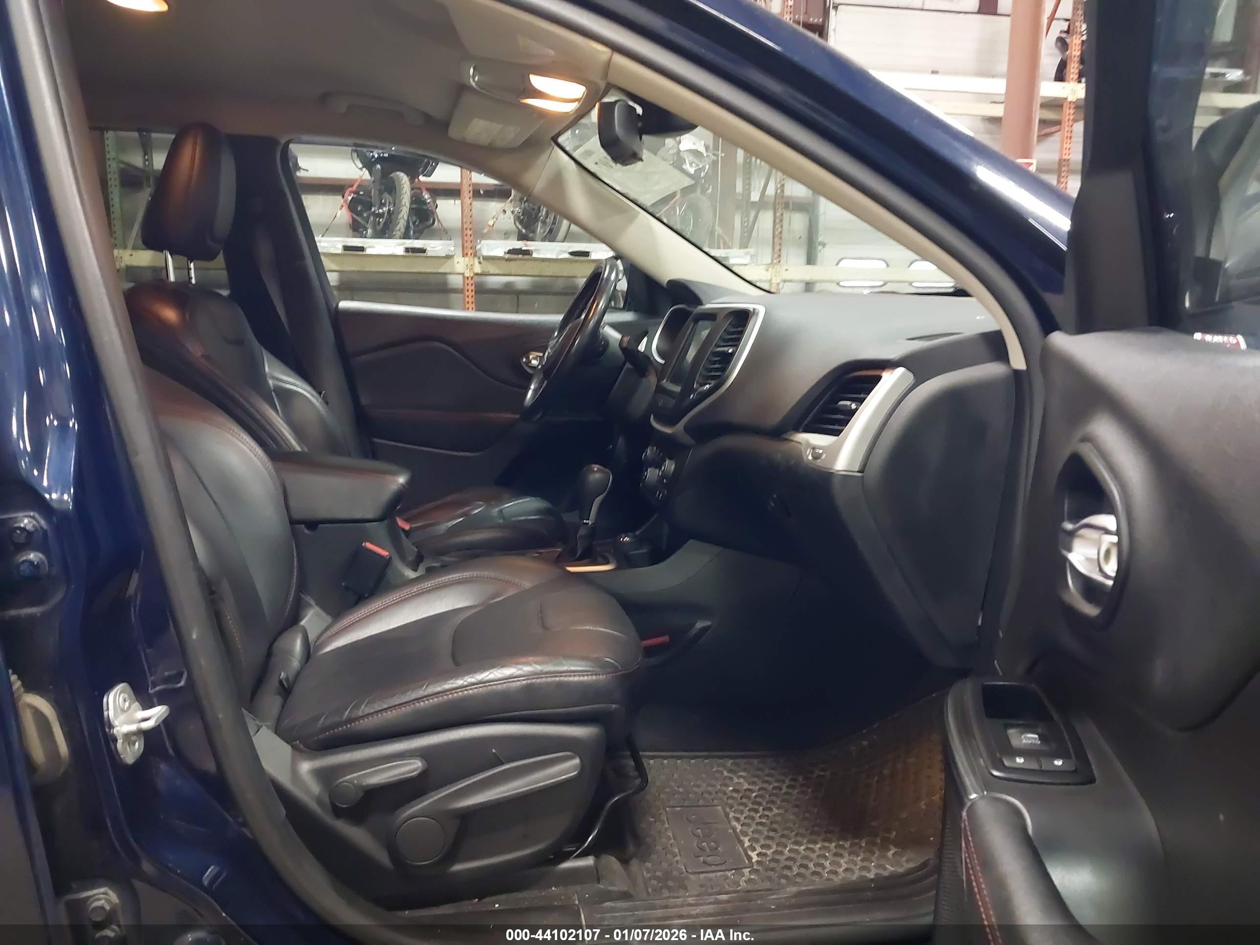JEEP CHEROKEE image 5
