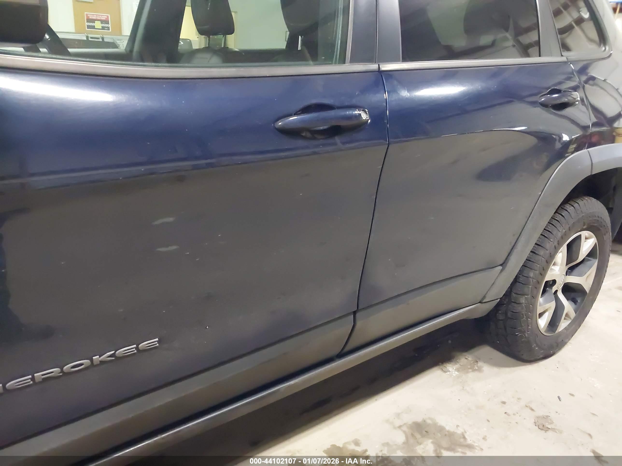 JEEP CHEROKEE image 6