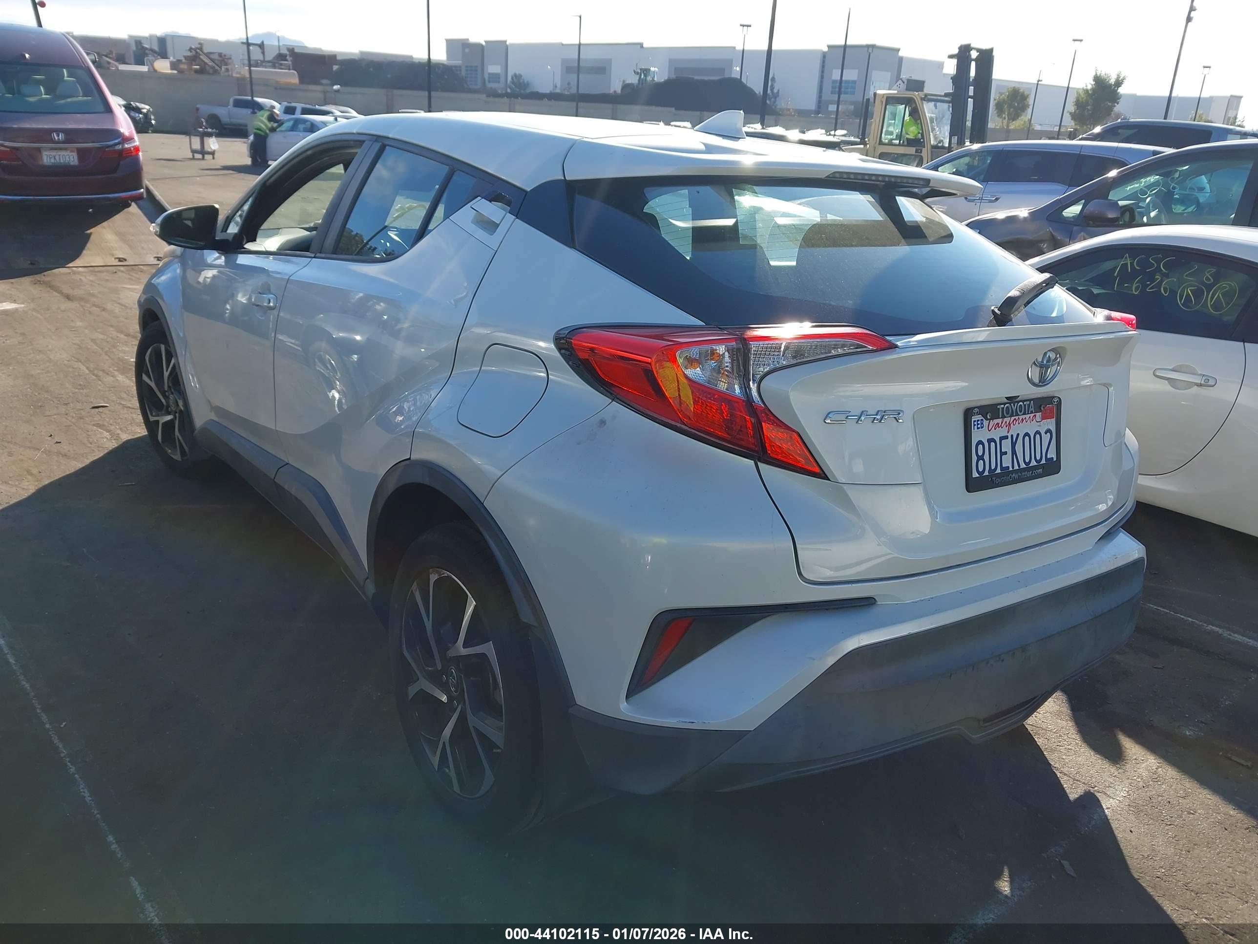 TOYOTA C-HR image 3