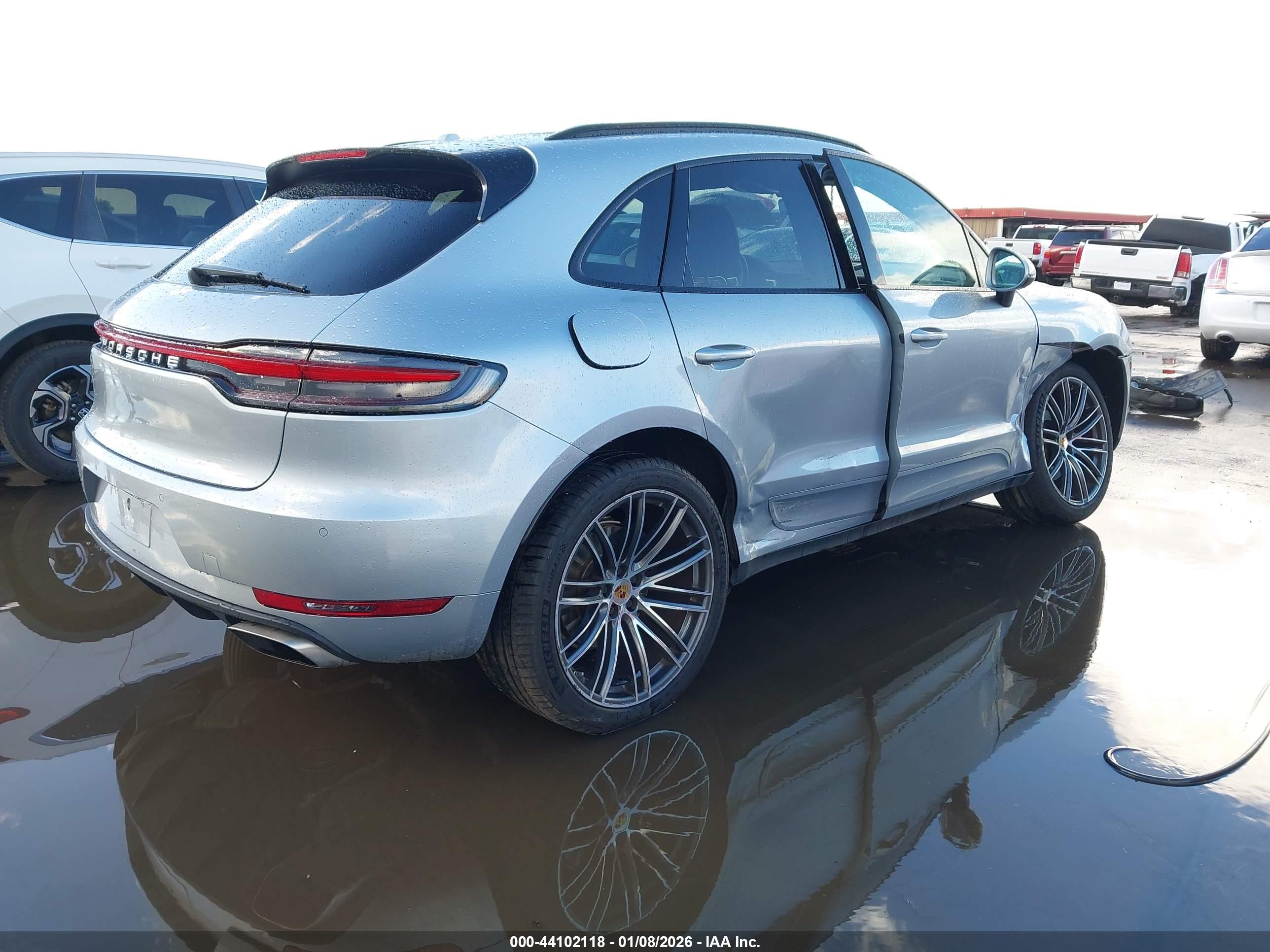 PORSCHE MACAN image 4