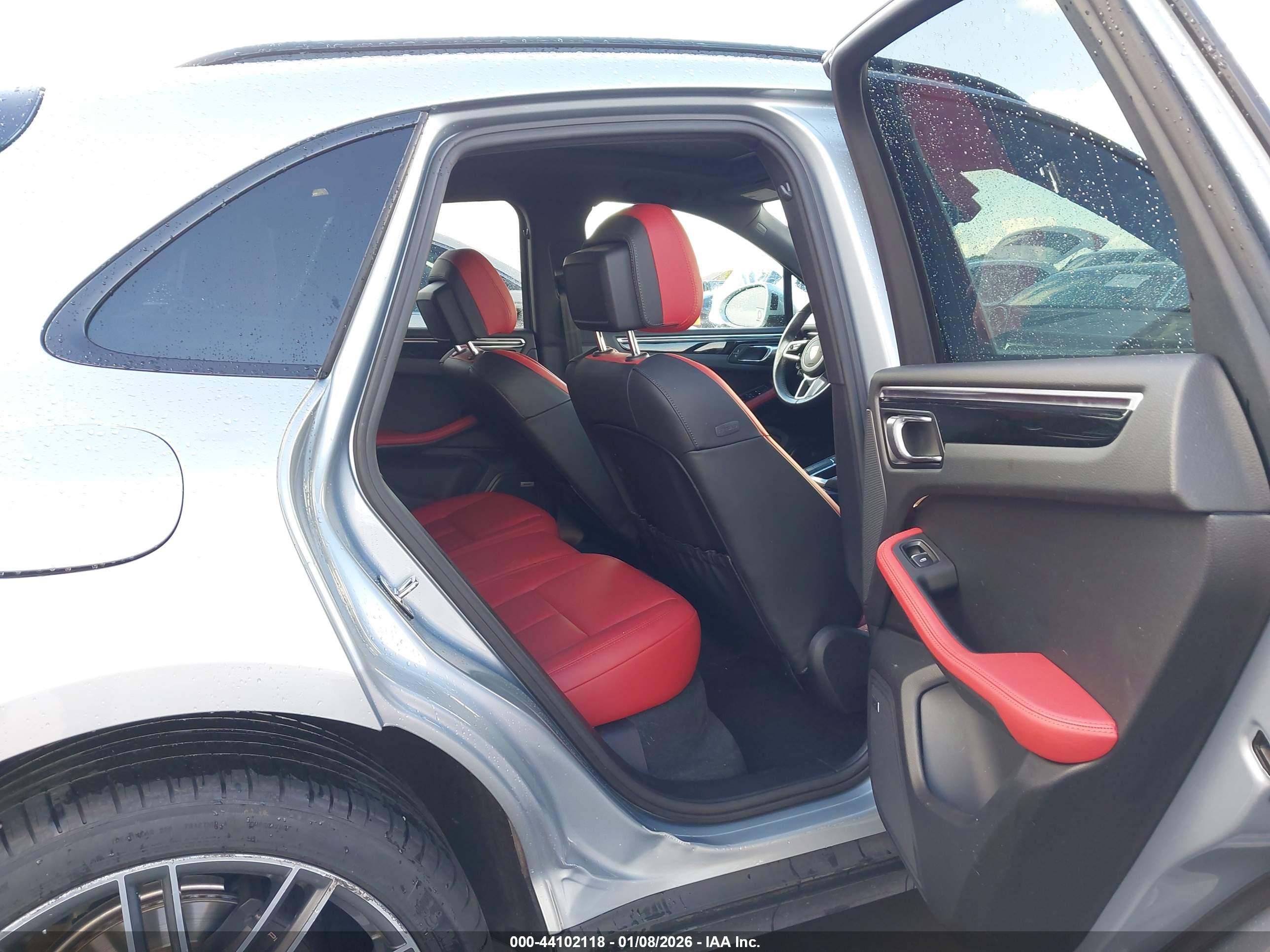 PORSCHE MACAN image 8