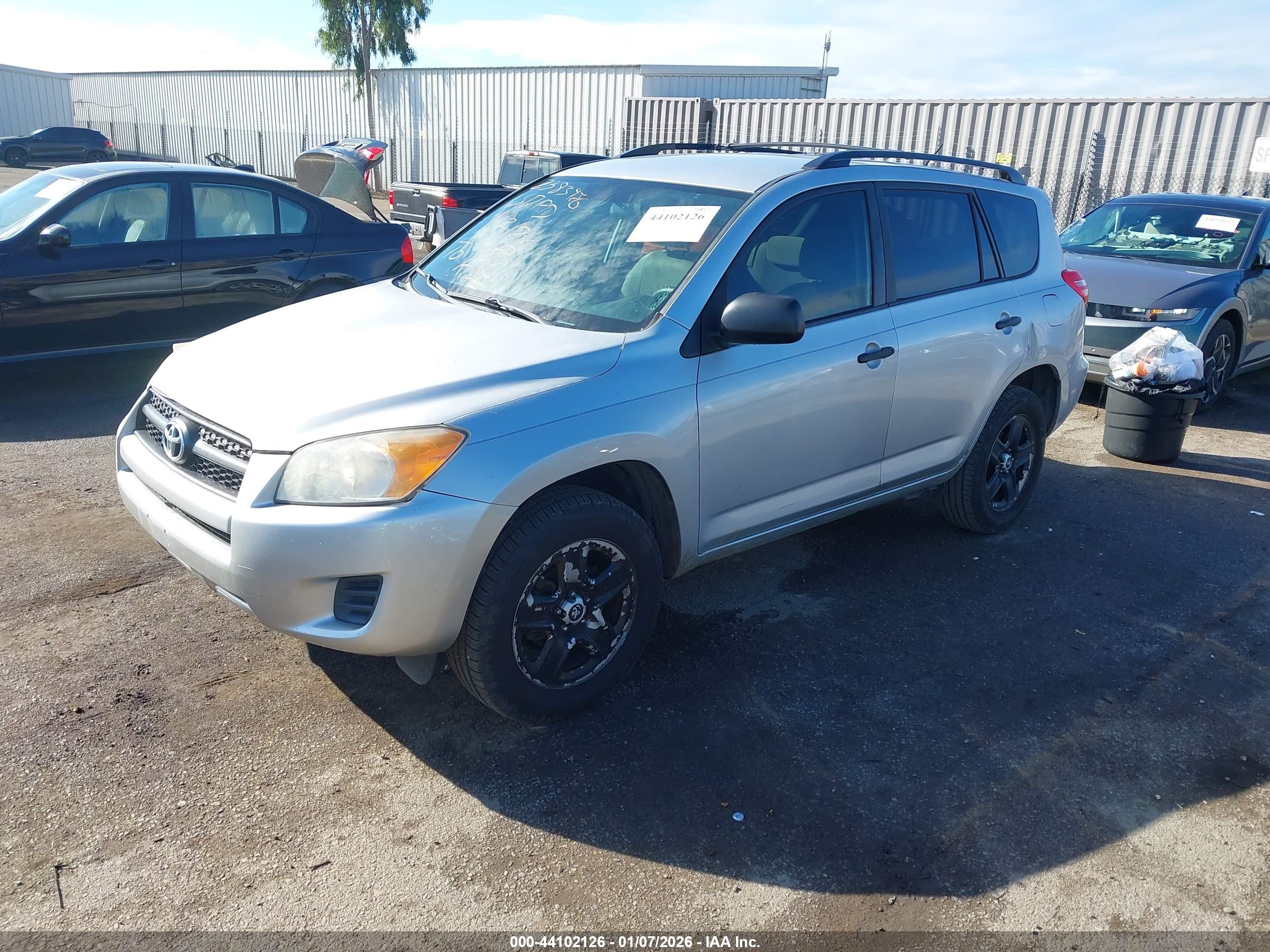 TOYOTA RAV4 image 2