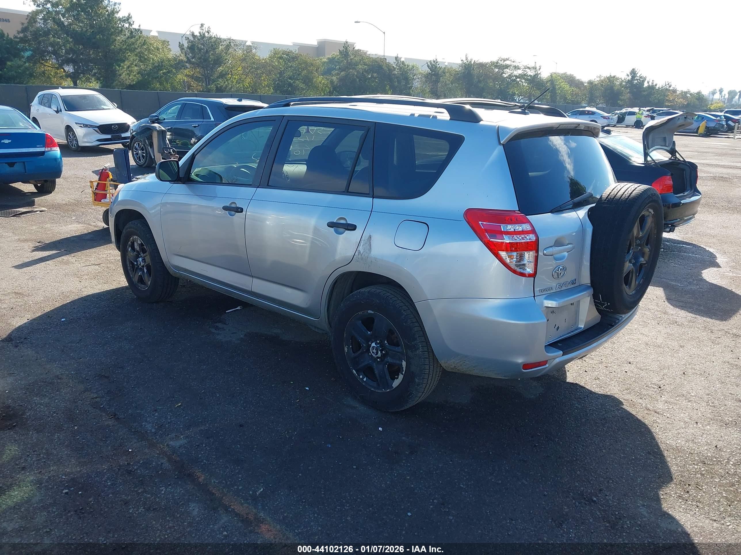 TOYOTA RAV4 image 3