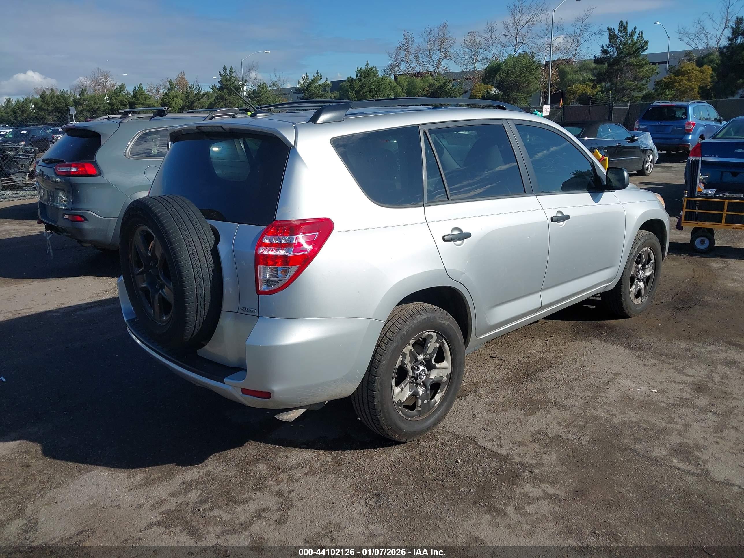 TOYOTA RAV4 image 4