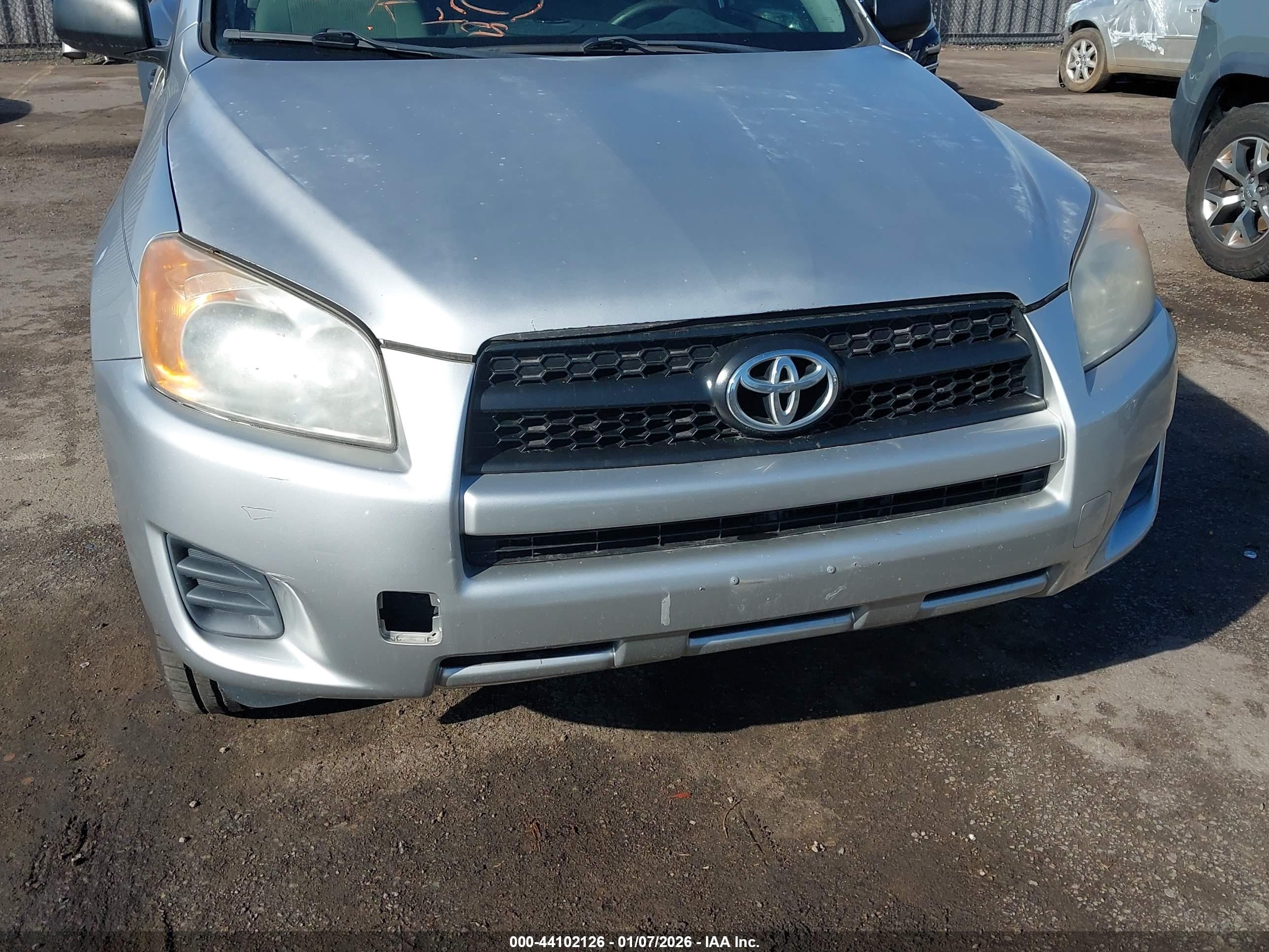 TOYOTA RAV4 image 6