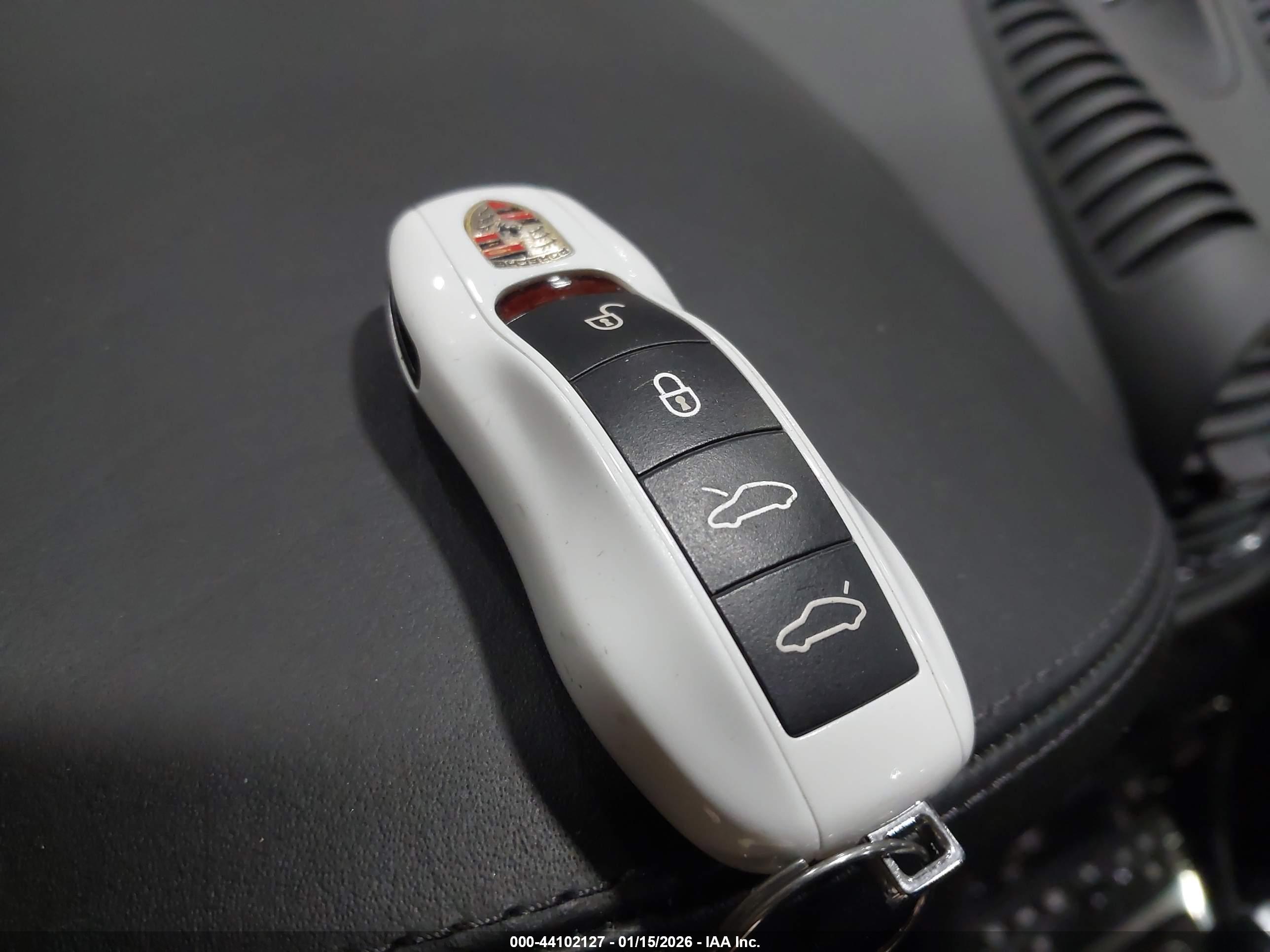 PORSCHE 718 image 11