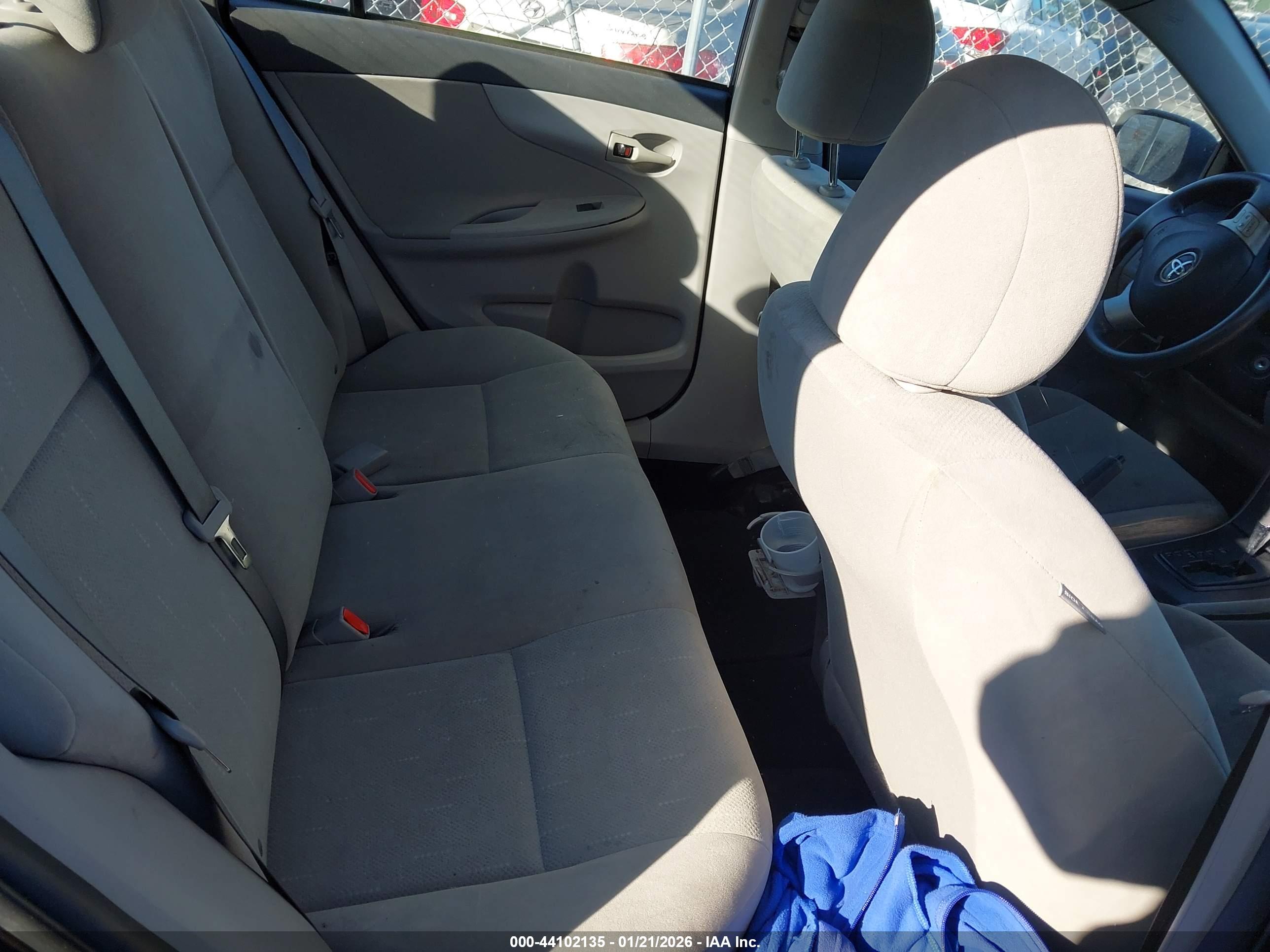 TOYOTA COROLLA image 8