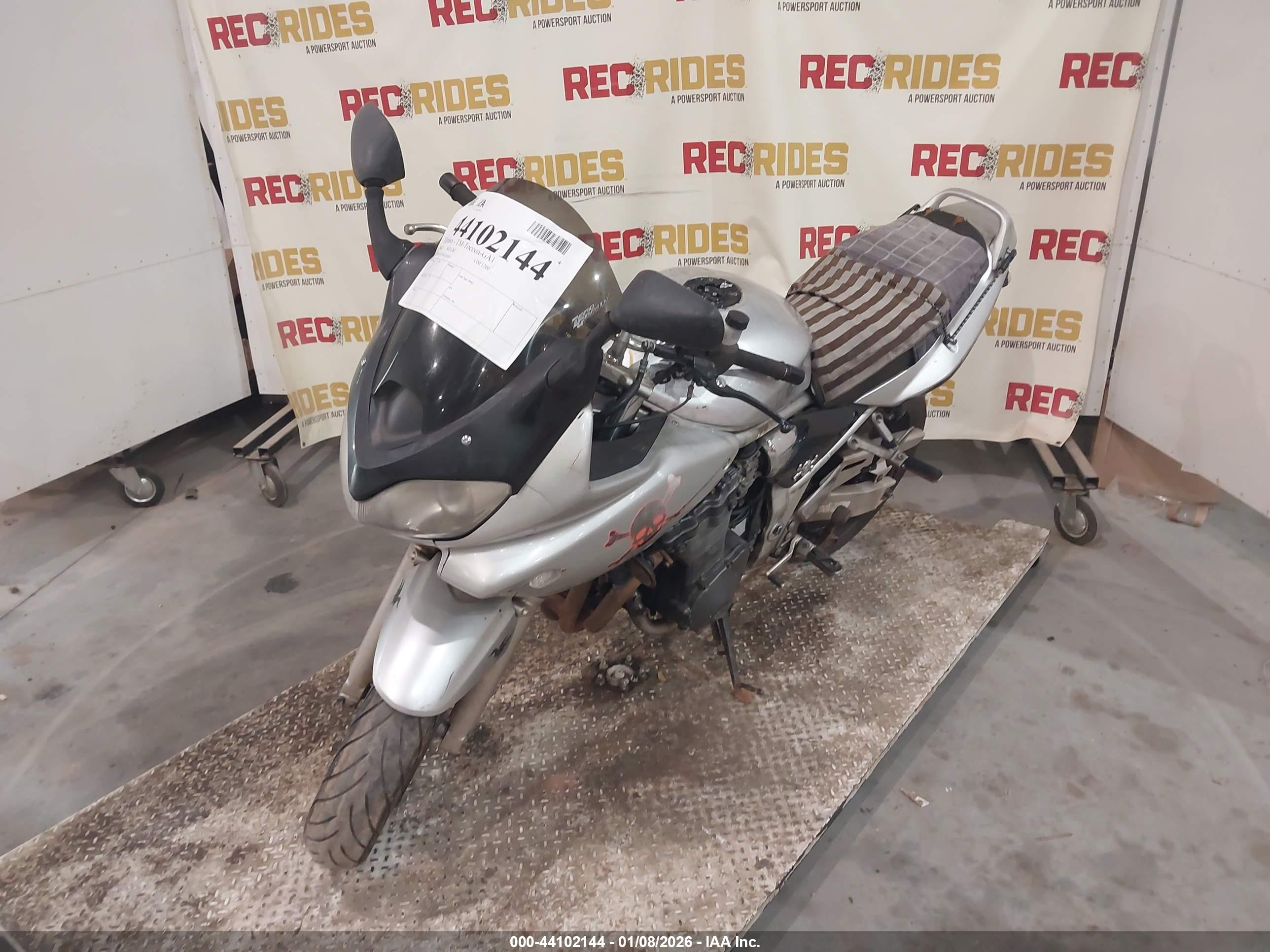 SUZUKI GSF1200 image 2