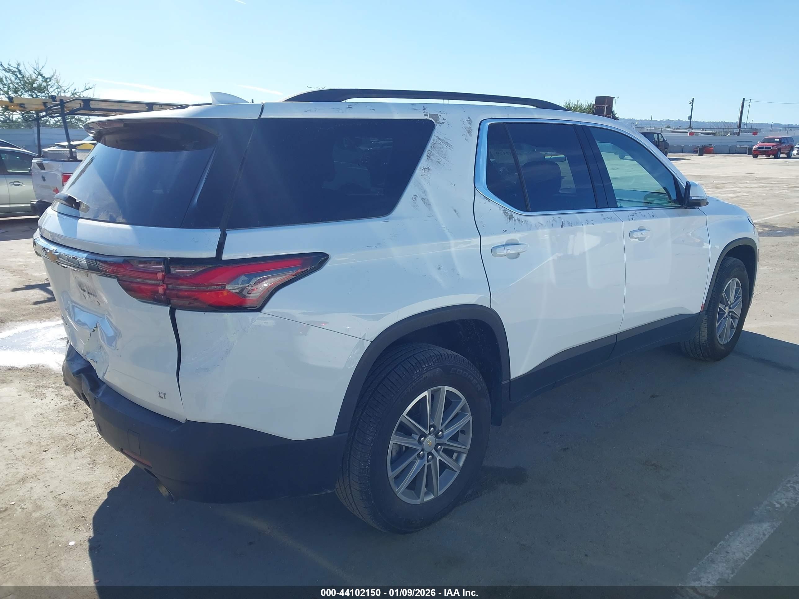CHEVROLET TRAVERSE image 4