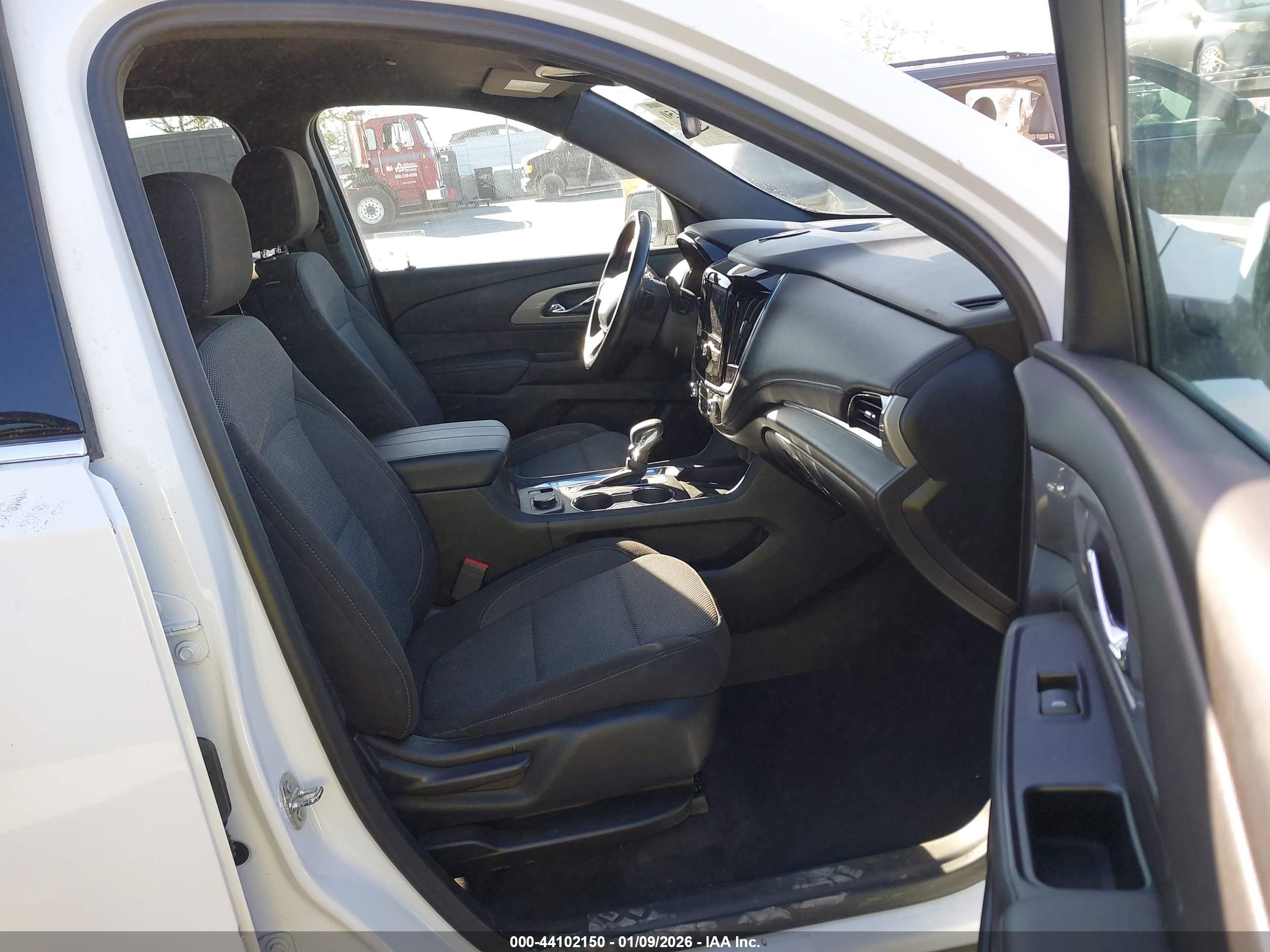CHEVROLET TRAVERSE image 5