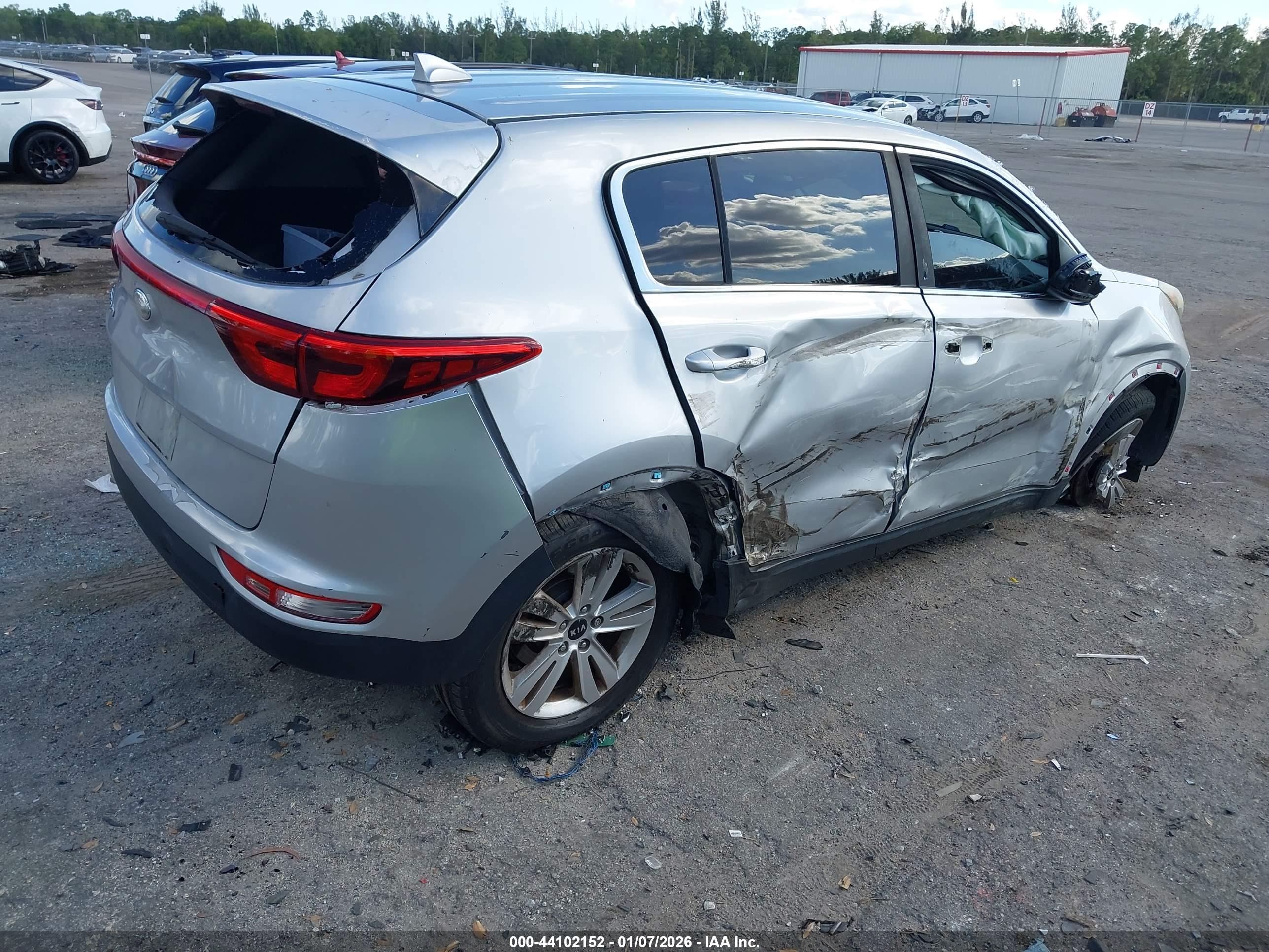 KIA SPORTAGE image 4