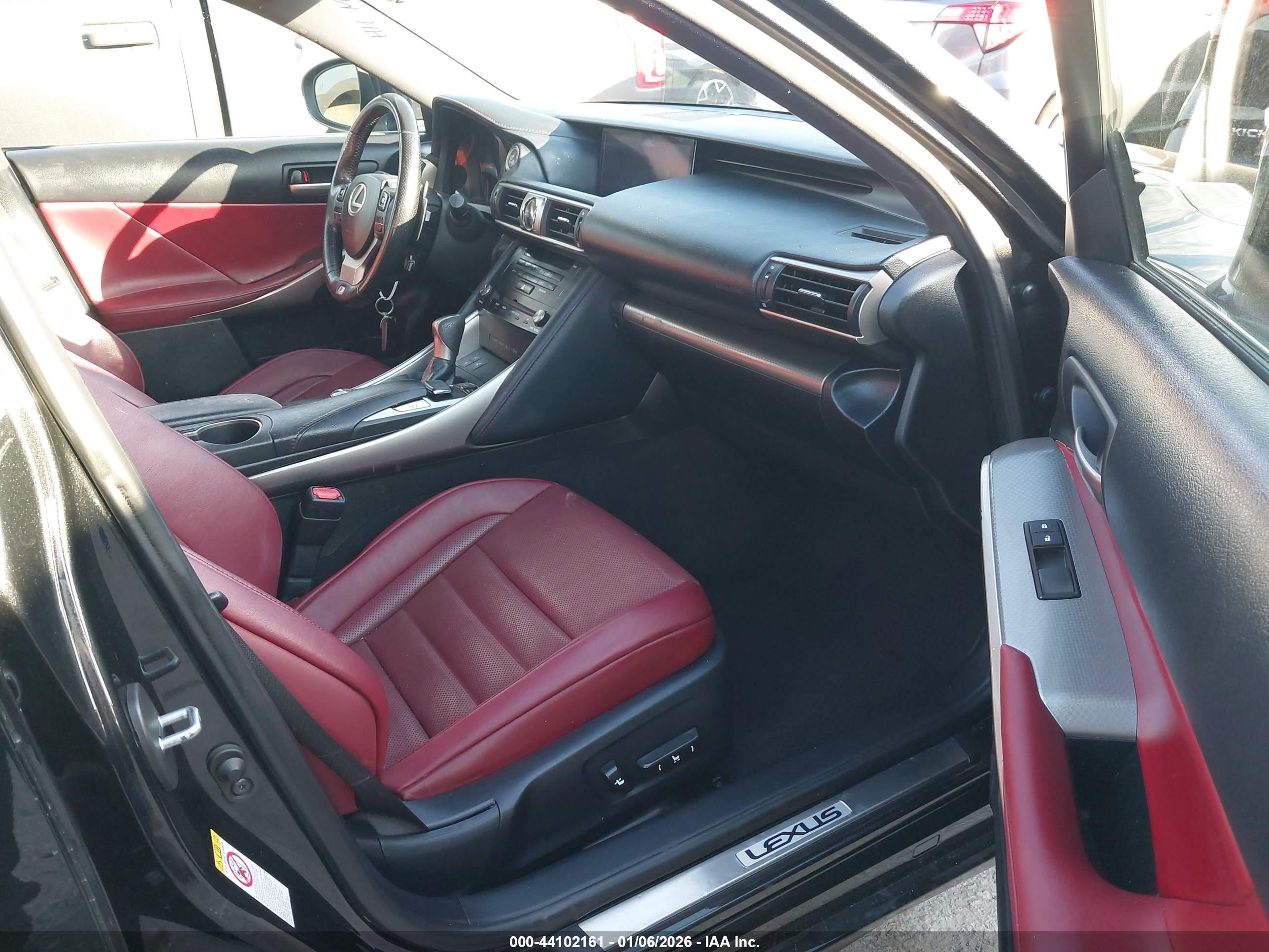 LEXUS IS image 5