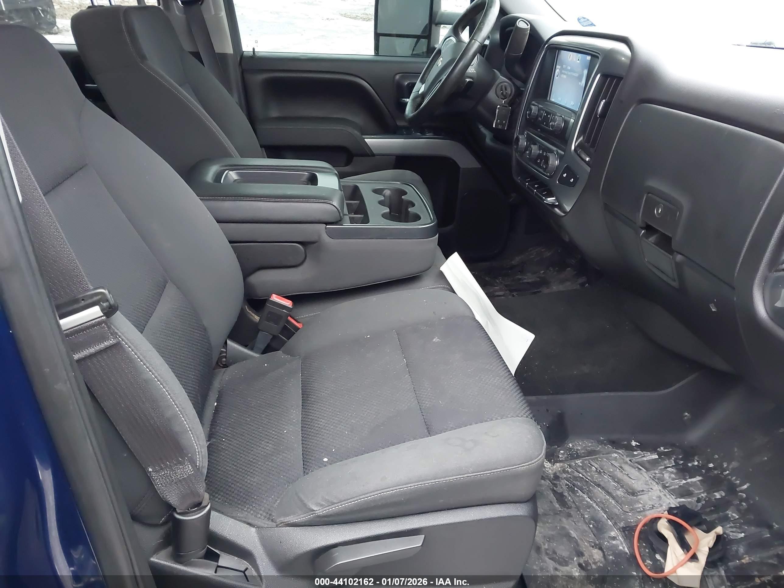 CHEVROLET SILVERADO image 5
